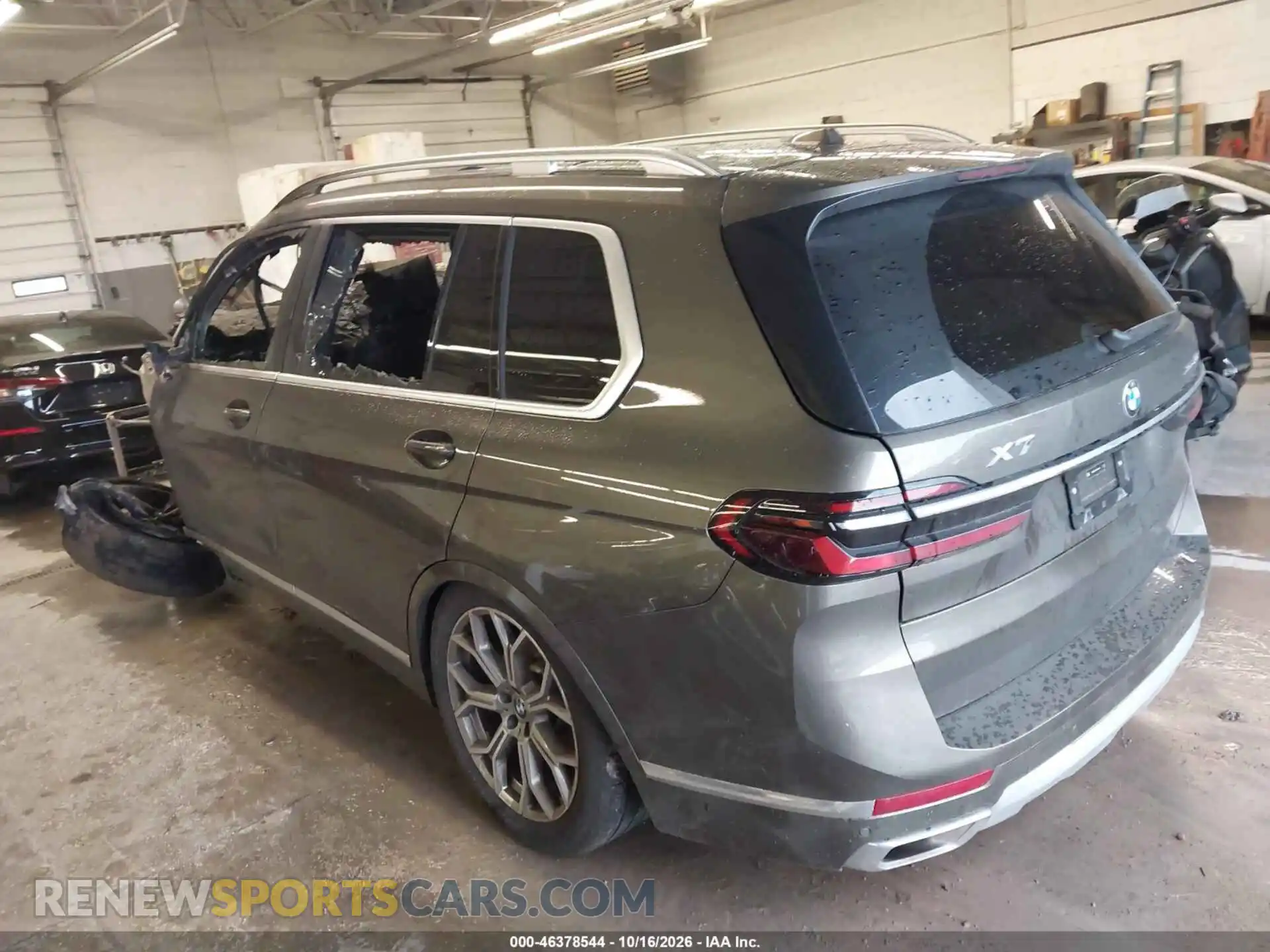 3 Photograph of a damaged car 5UX23EM07T9418397 BMW X7 2026