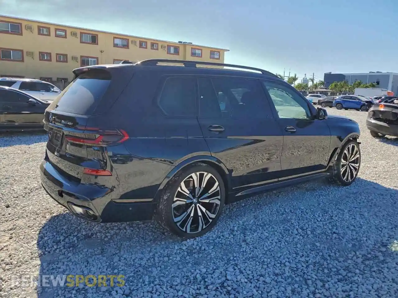 3 Photograph of a damaged car 5UX23EM09T9045220 BMW X7 2026