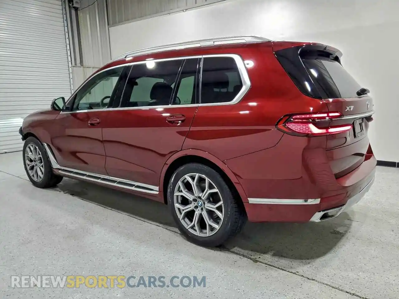 2 Photograph of a damaged car 5UX23EM09T9065614 BMW X7 2026