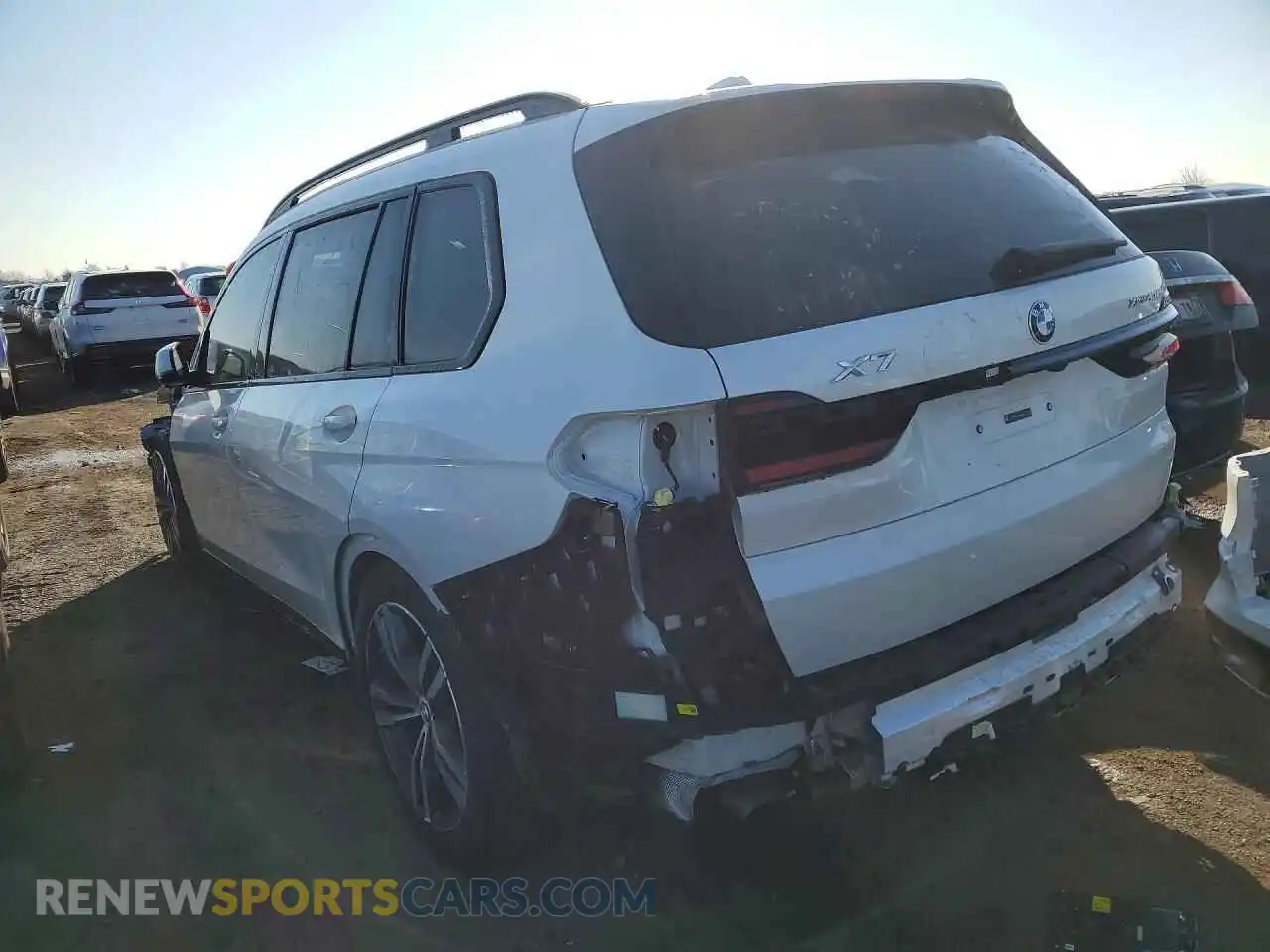 2 Photograph of a damaged car 5UX23EM09T9221263 BMW X7 2026