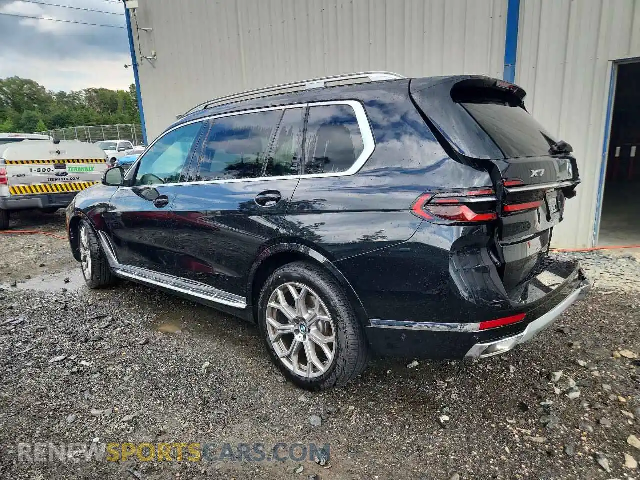 2 Photograph of a damaged car 5UX23EM02V9514442 BMW X7 2027