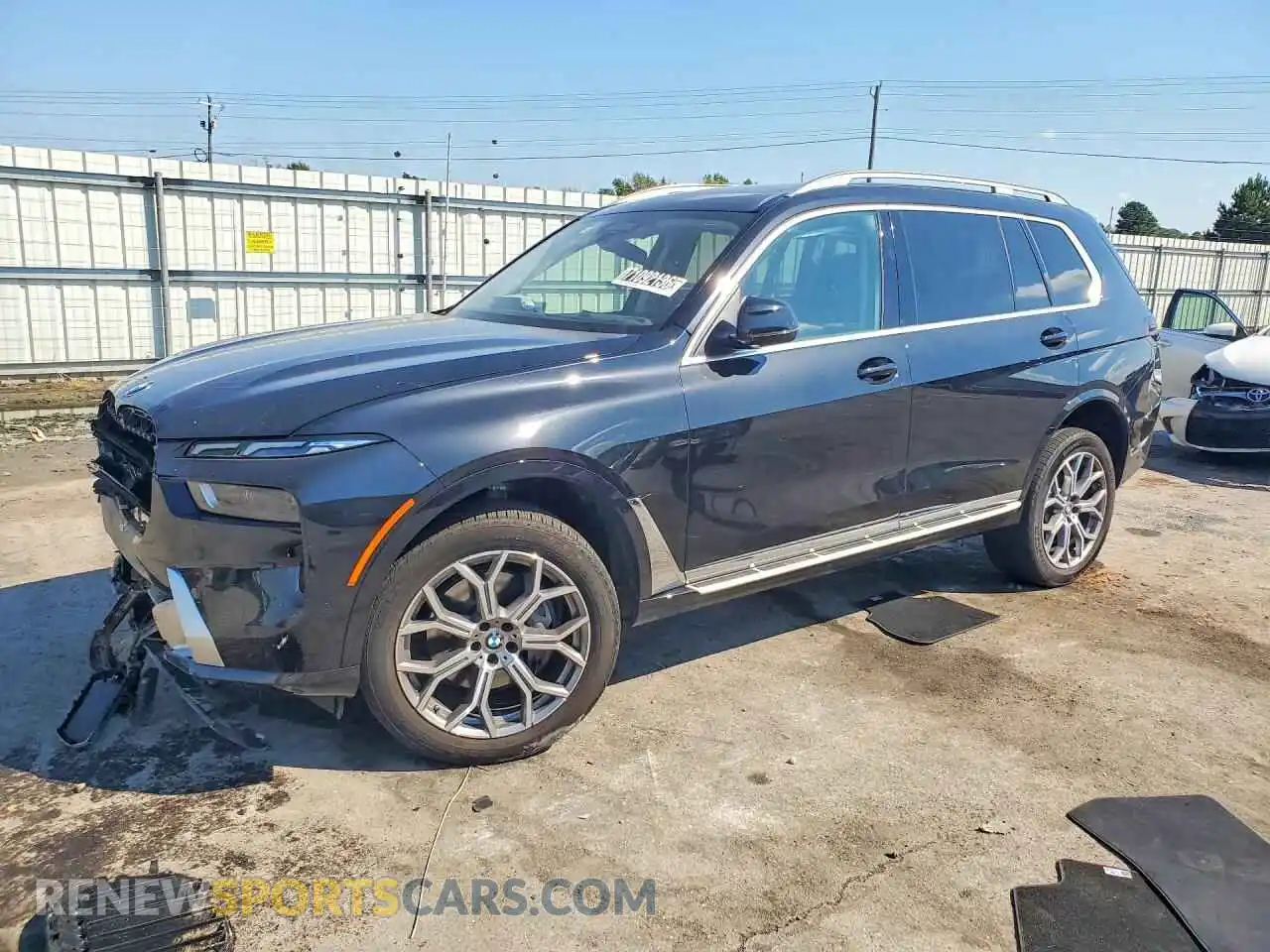 1 Фотография поврежденного автомобиля 5UX23EM08V9500352 BMW X7 2027