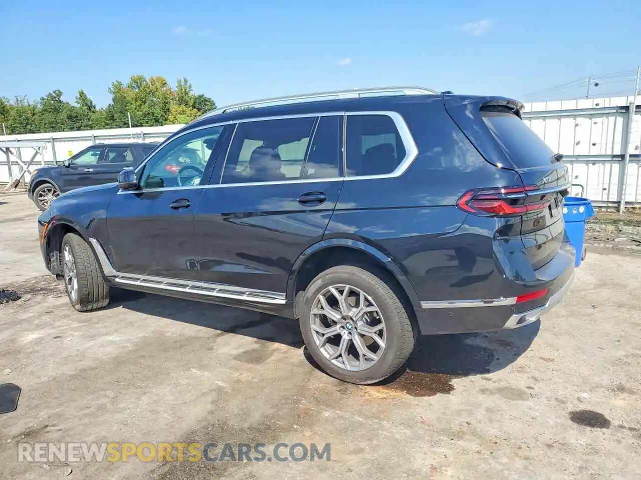 2 Фотография поврежденного автомобиля 5UX23EM08V9500352 BMW X7 2027