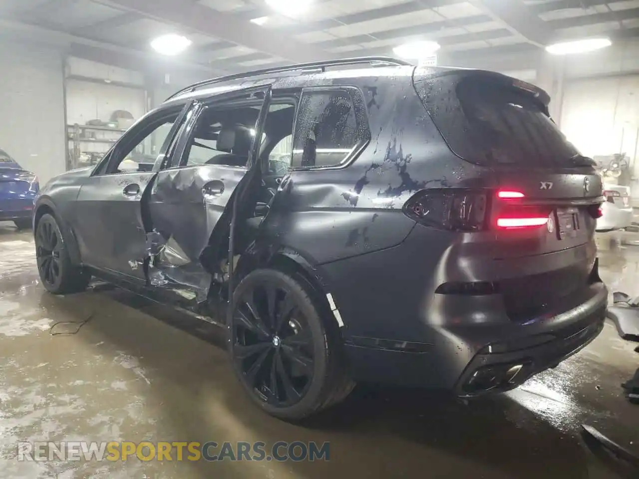 2 Photograph of a damaged car 5UX33EM07R9S81670 BMW X7 M60I 2024