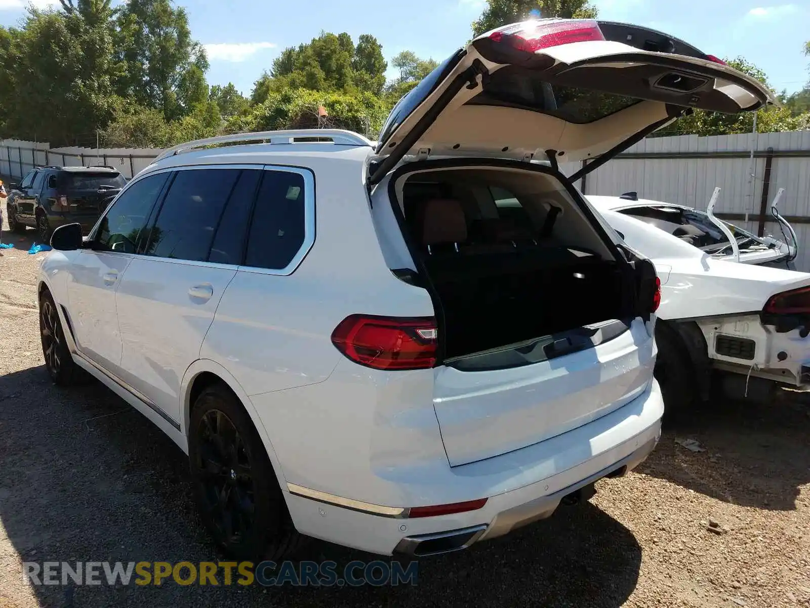 3 Photograph of a damaged car 5UXCW2C05L9C02711 BMW X7 XDRIVE4 2020