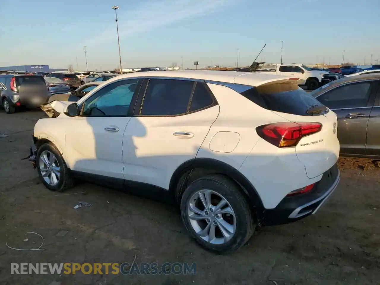 2 fotografías del automóvil dañado KL4MMBS25MB072333 BUICK ENCORE 2021