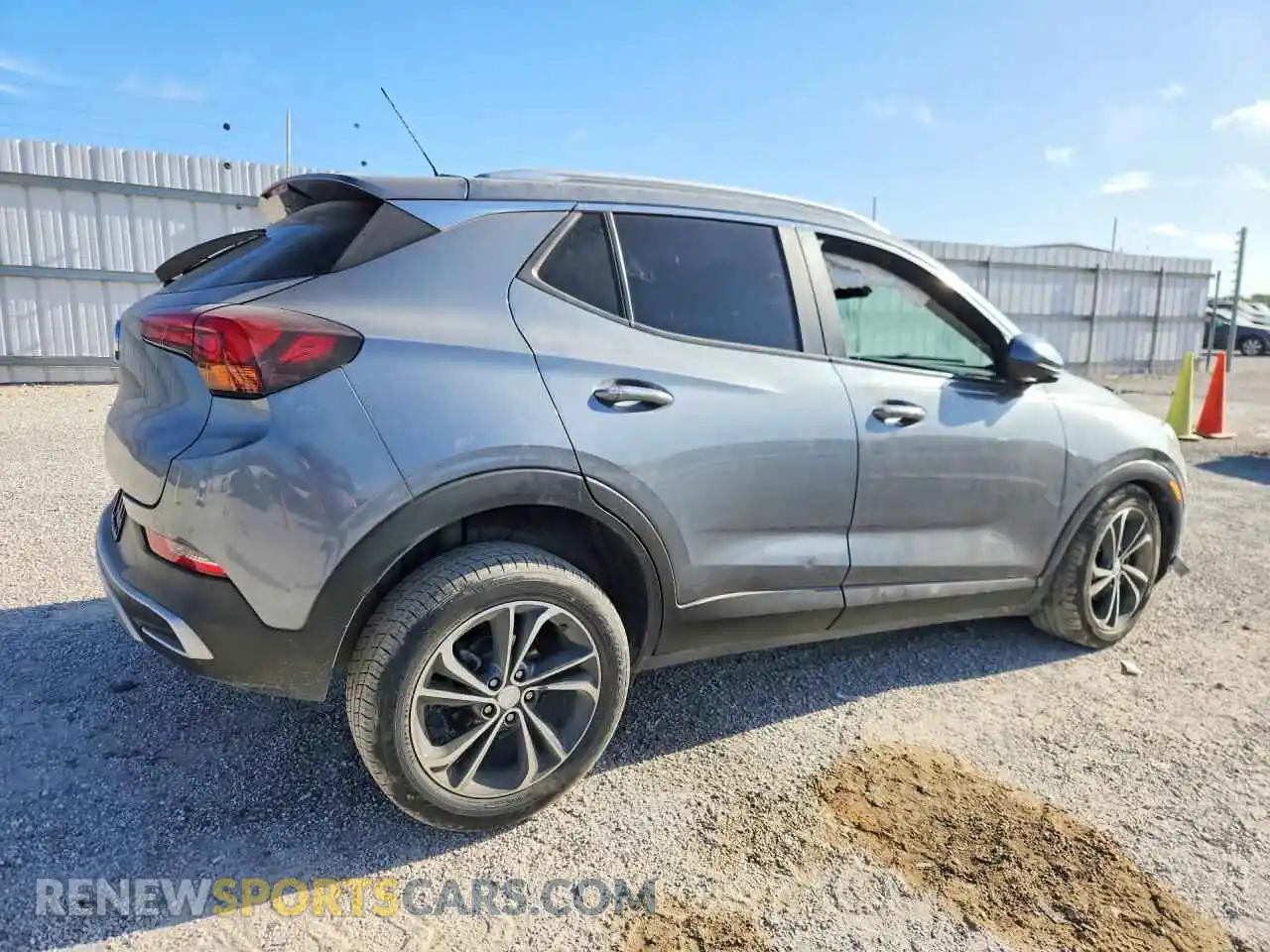 3 fotografías del automóvil dañado KL4MMDS26MB093638 BUICK ENCORE 2021