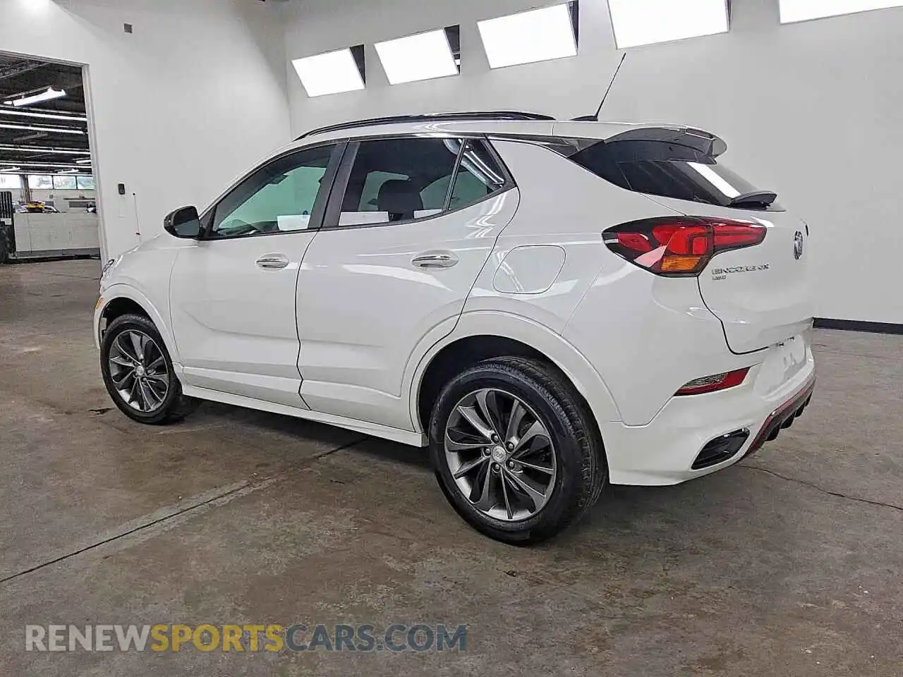 2 fotografías del automóvil dañado KL4MMESL2MB104424 BUICK ENCORE 2021