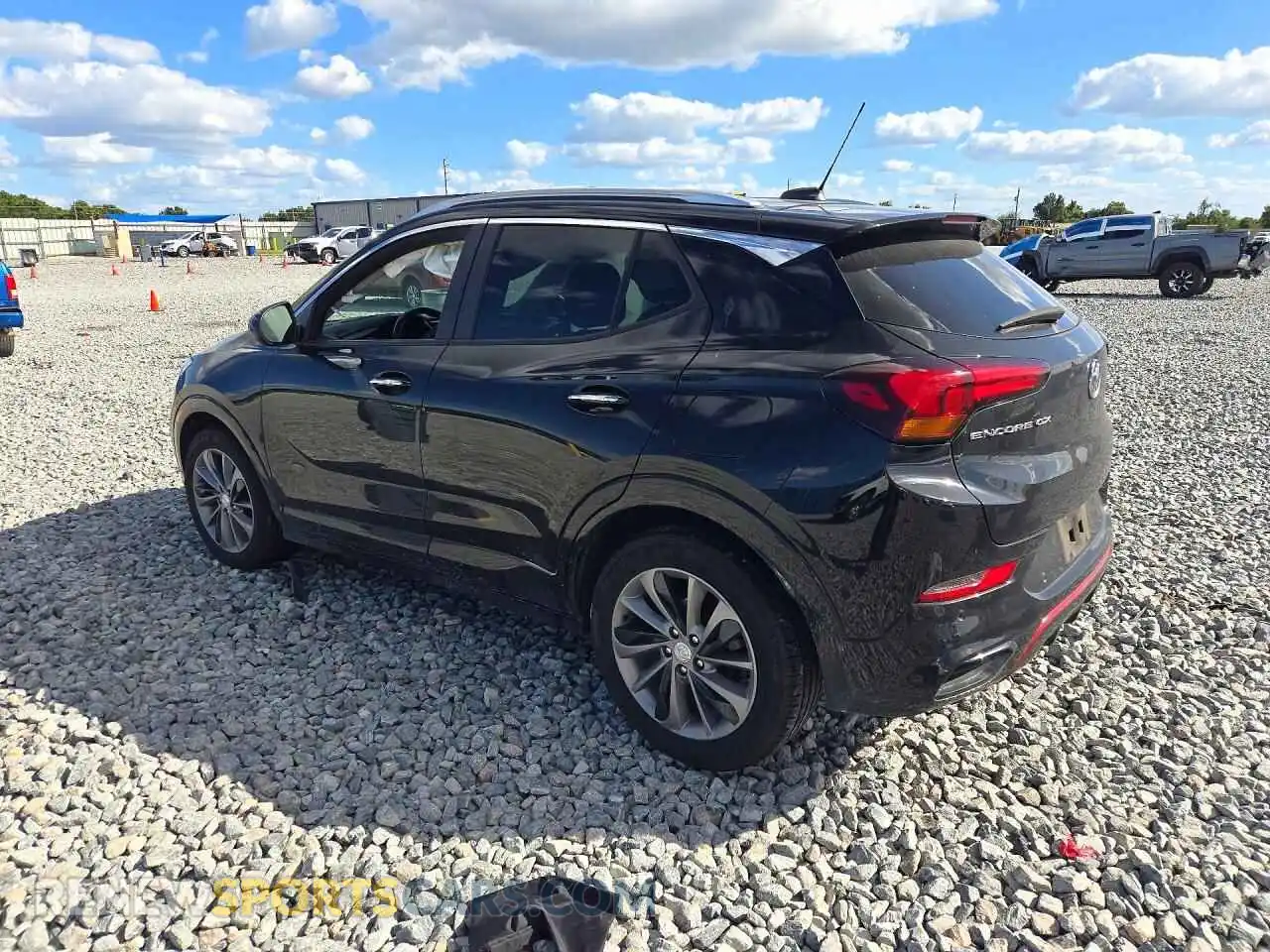 2 fotografías del automóvil dañado KL4MMDSL8NB100471 BUICK ENCORE 2022