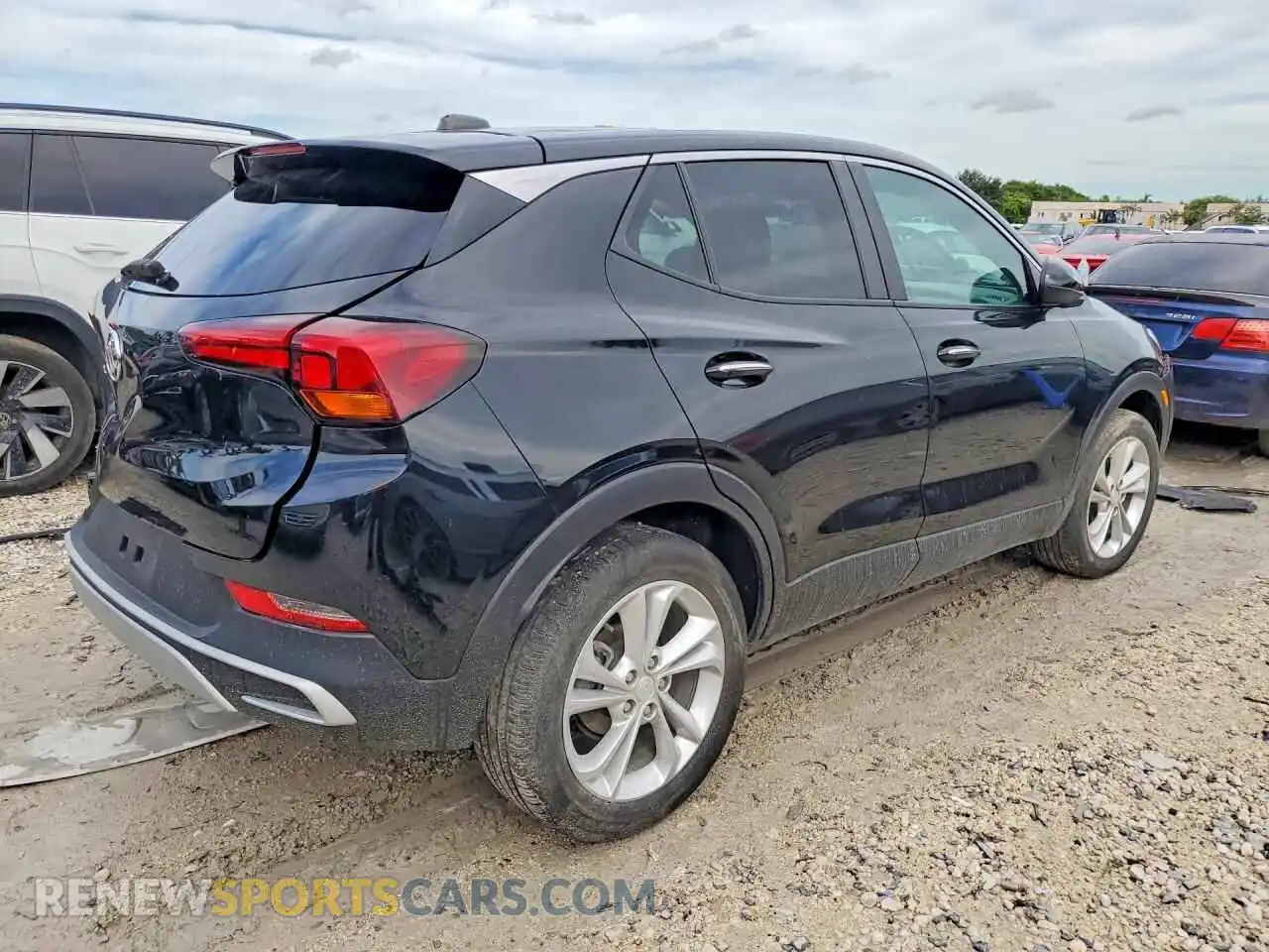 3 Фотография поврежденного автомобиля KL4MMBS21PB071877 BUICK ENCORE 2023