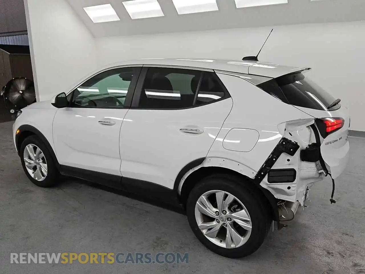 2 fotografías del automóvil dañado KL4AMBS28RB137475 BUICK ENCORE 2024
