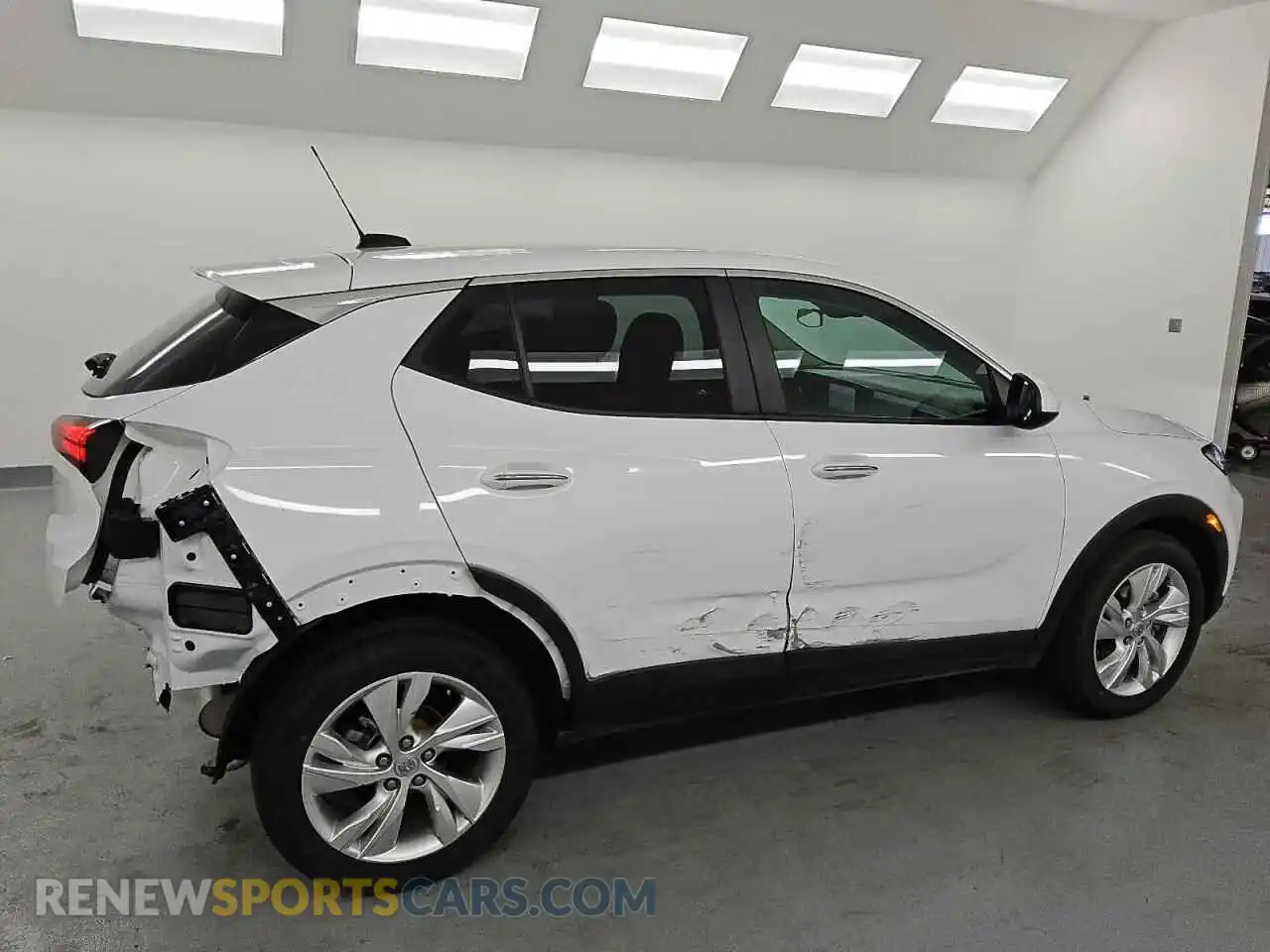 3 fotografías del automóvil dañado KL4AMBS28RB137475 BUICK ENCORE 2024