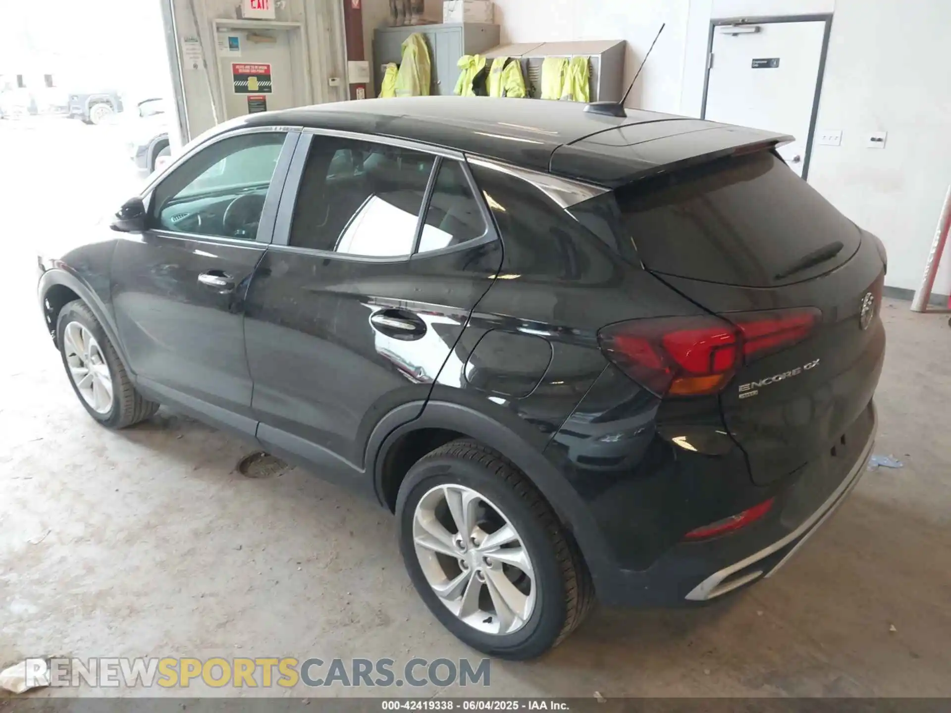 3 Фотография поврежденного автомобиля KL4MMCSL0PB071383 BUICK ENCORE GX 2023