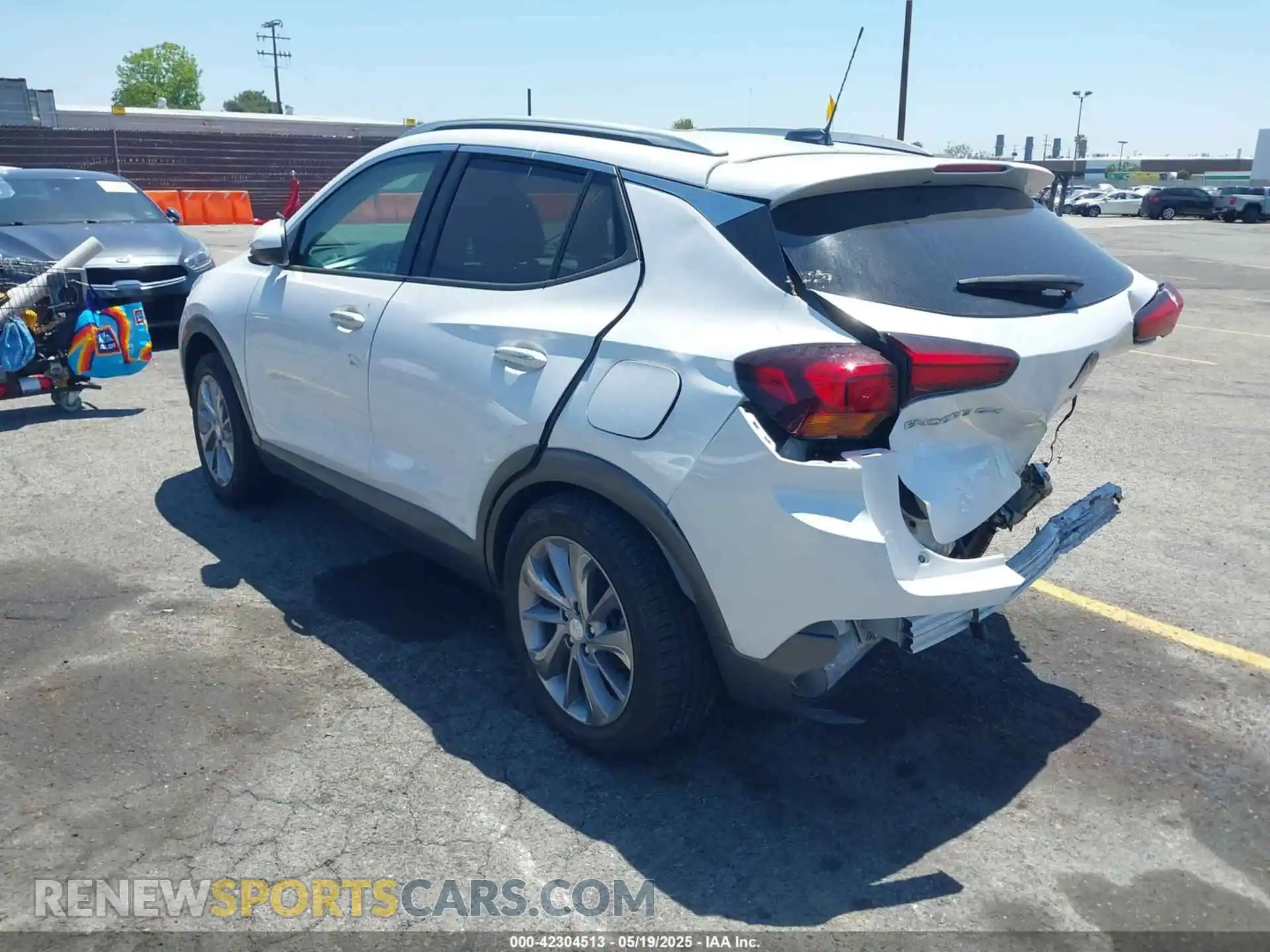 3 Фотография поврежденного автомобиля KL4MMFSL8PB028234 BUICK ENCORE GX 2023