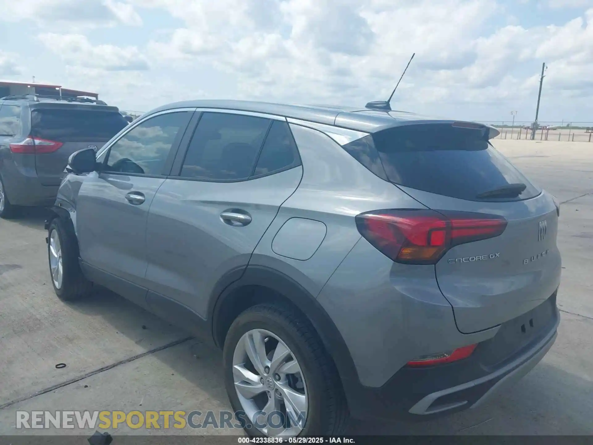 3 Фотография поврежденного автомобиля KL4AMBS2XRB014762 BUICK ENCORE GX 2024