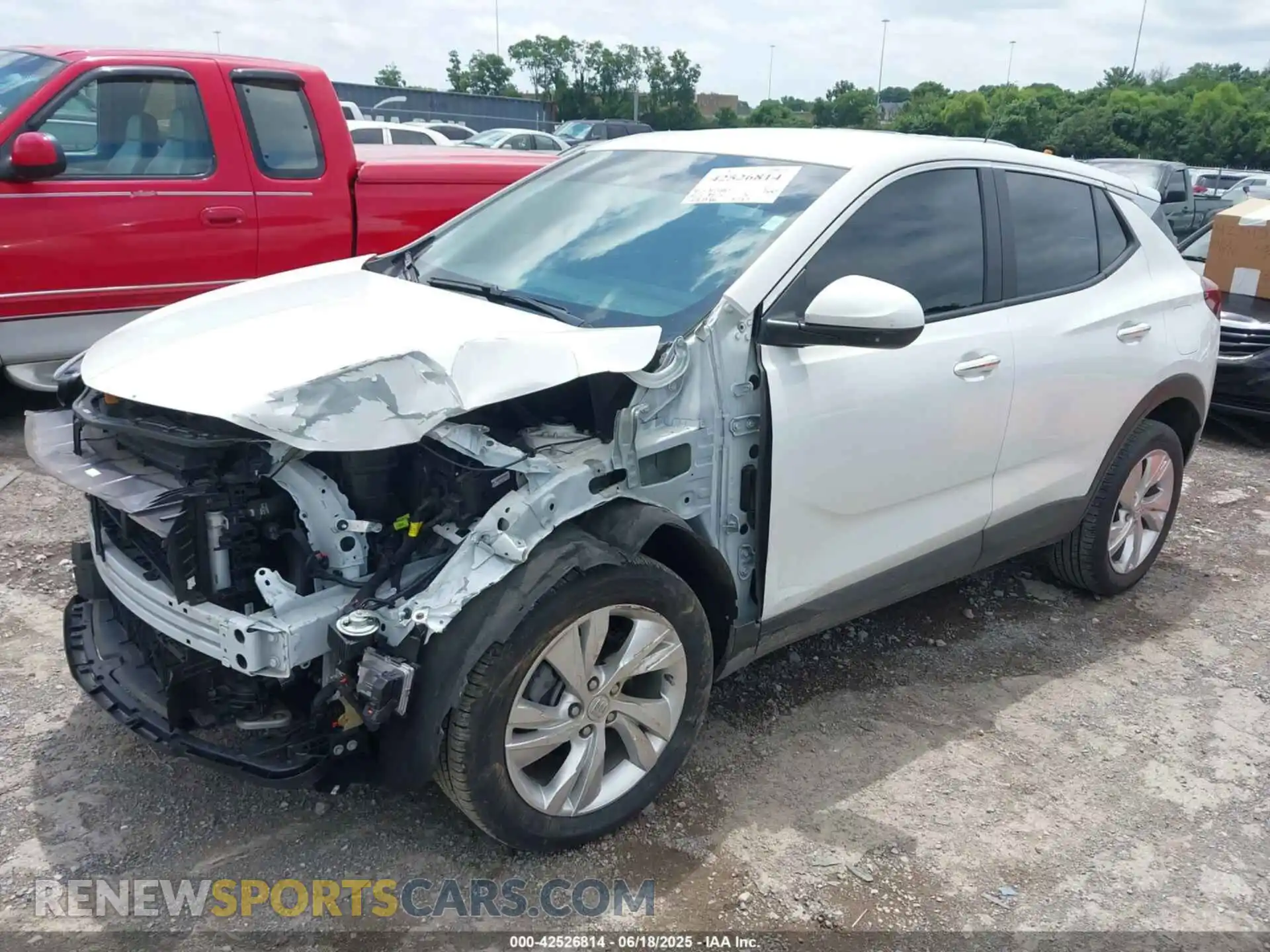 2 fotografías del automóvil dañado KL4AMCSL0RB167004 BUICK ENCORE GX 2024