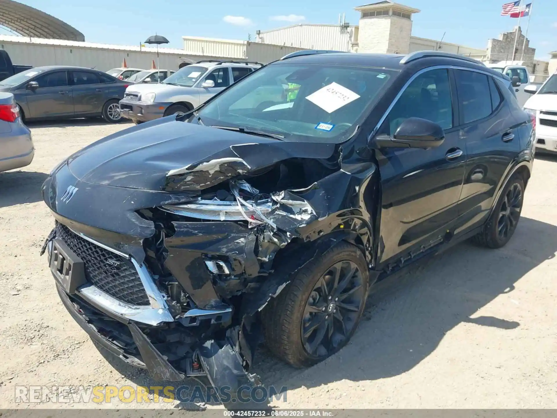 2 fotografías del automóvil dañado KL4AMDSL8RB110670 BUICK ENCORE GX 2024