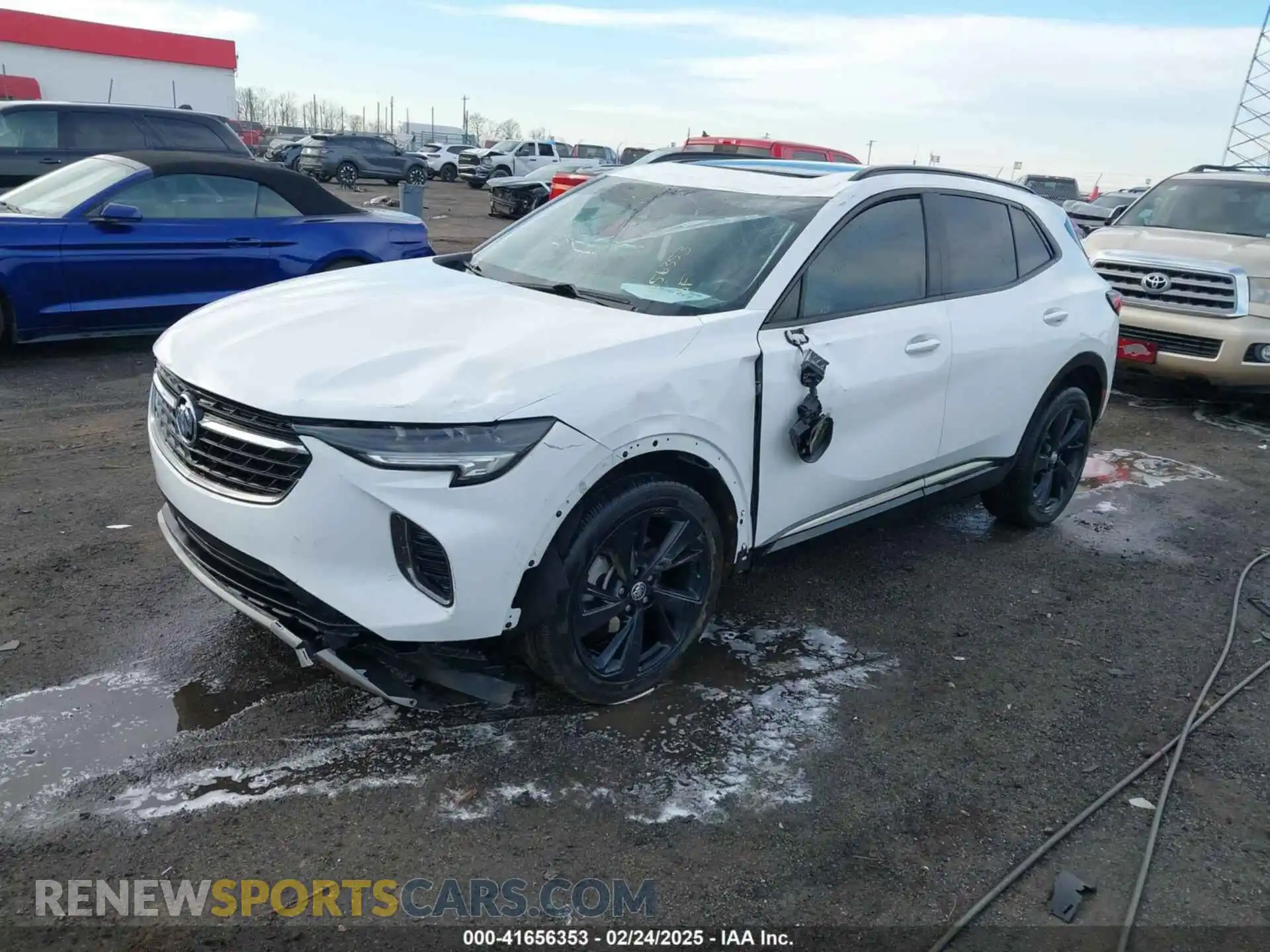 2 fotografías del automóvil dañado LRBAZLR42ND022064 BUICK ENVISION 2022