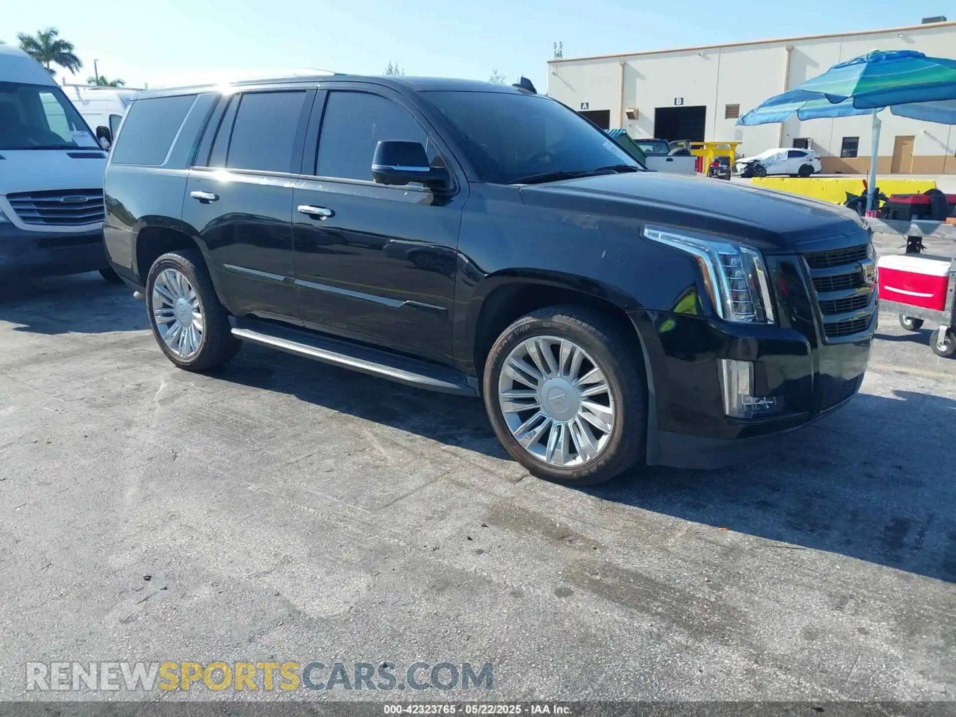 1 Photograph of a damaged car 1GYS4BKJ9LR287363 CADILLAC ESCALADE 2020