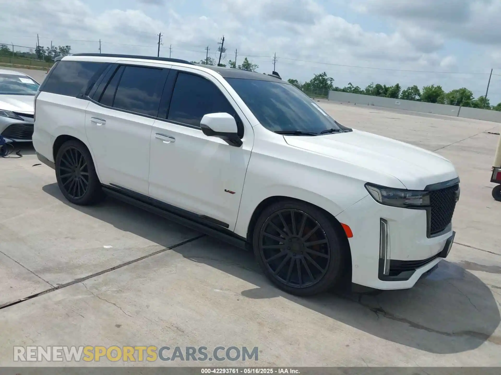1 Photograph of a damaged car 1GYS3FKLXMR339659 CADILLAC ESCALADE 2021