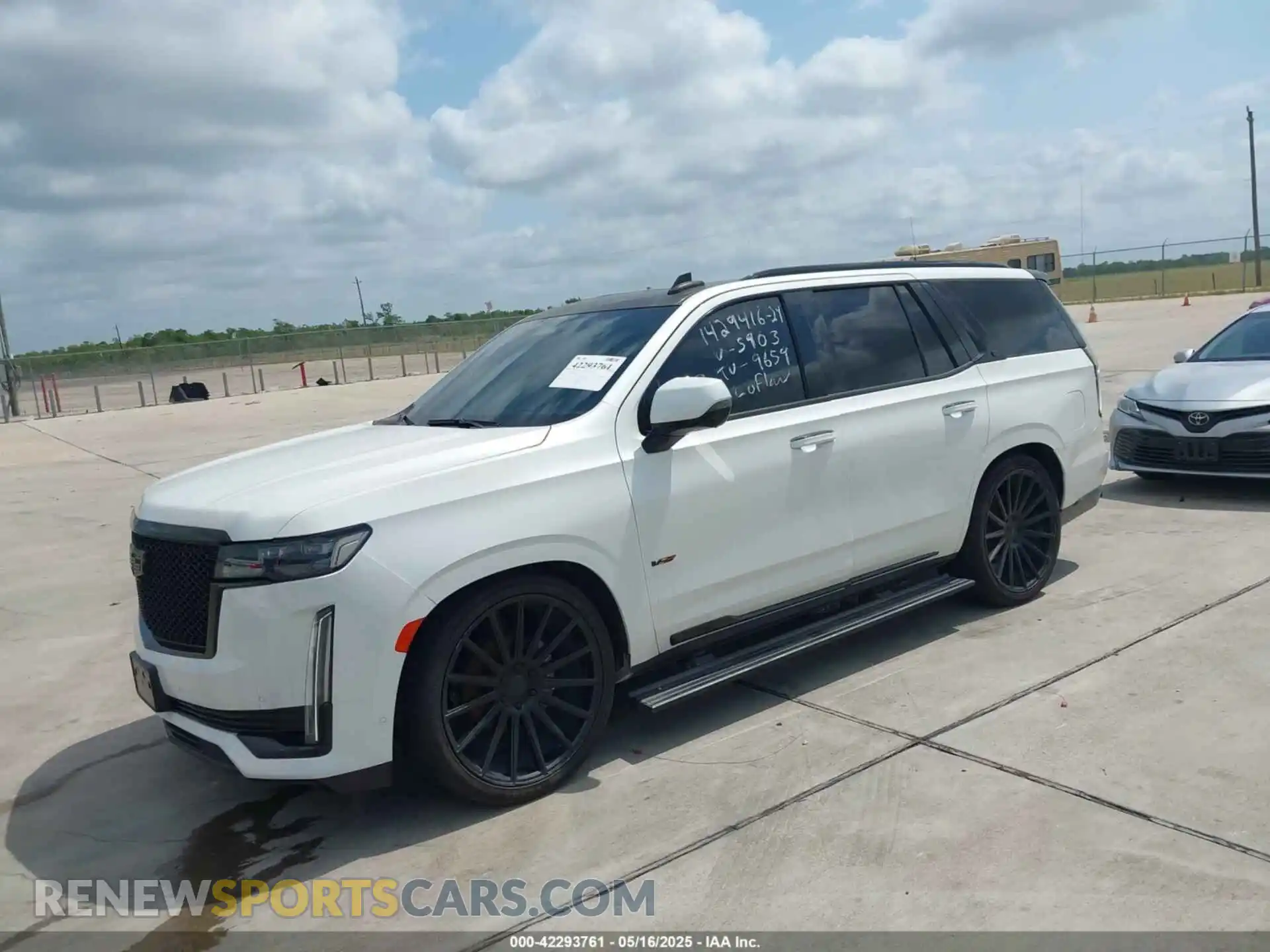 2 Photograph of a damaged car 1GYS3FKLXMR339659 CADILLAC ESCALADE 2021