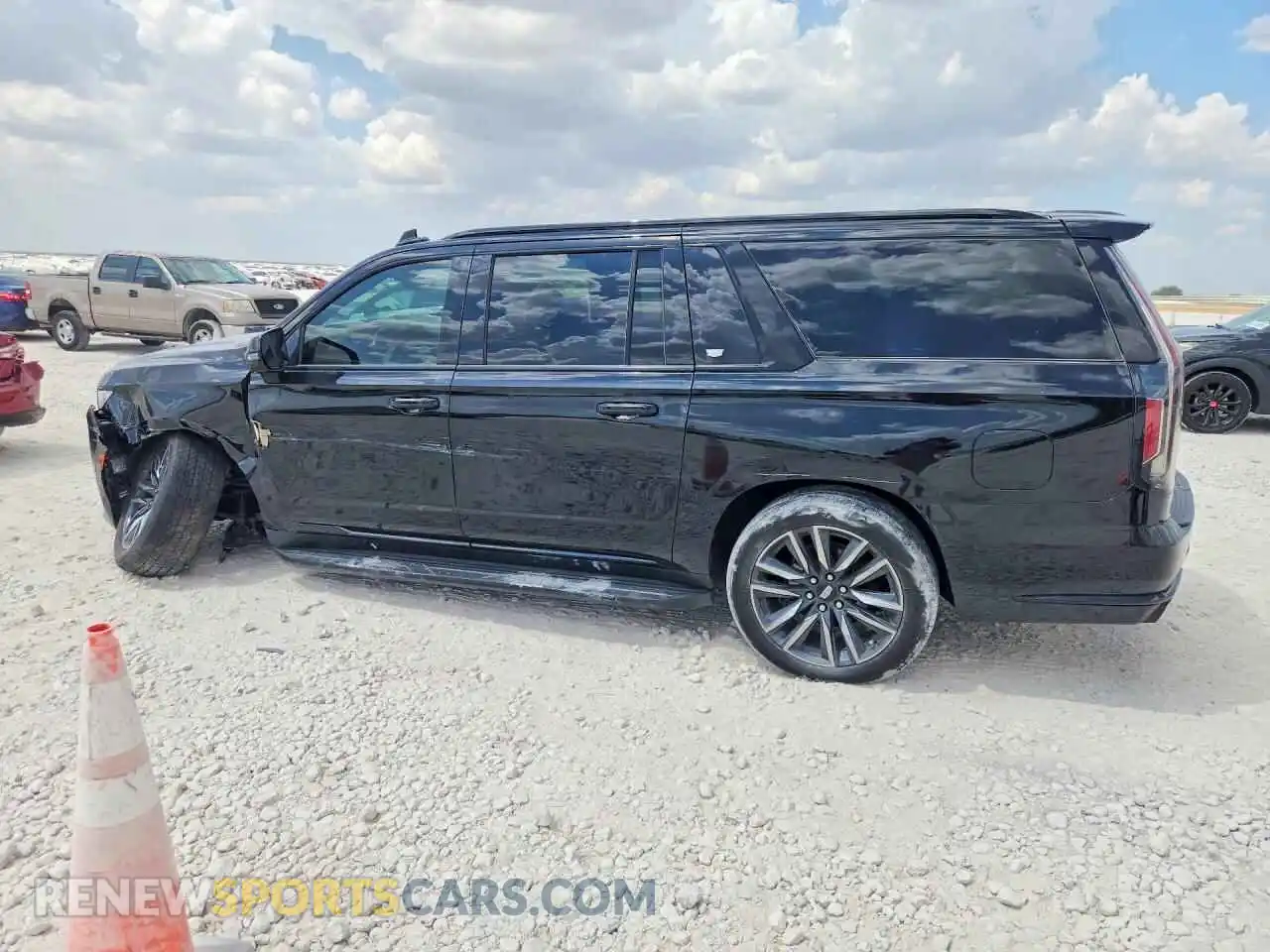 2 fotografías del automóvil dañado 1GYS4NKL7MR217588 CADILLAC ESCALADE 2021