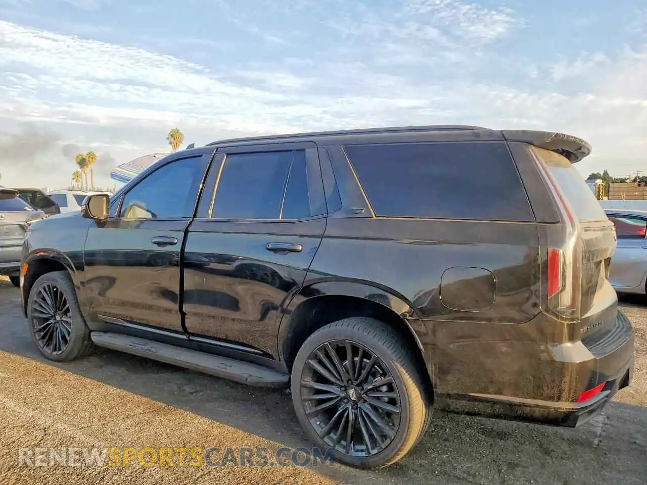 2 fotografías del automóvil dañado 1GYS4BKL1PR467265 CADILLAC ESCALADE 2023