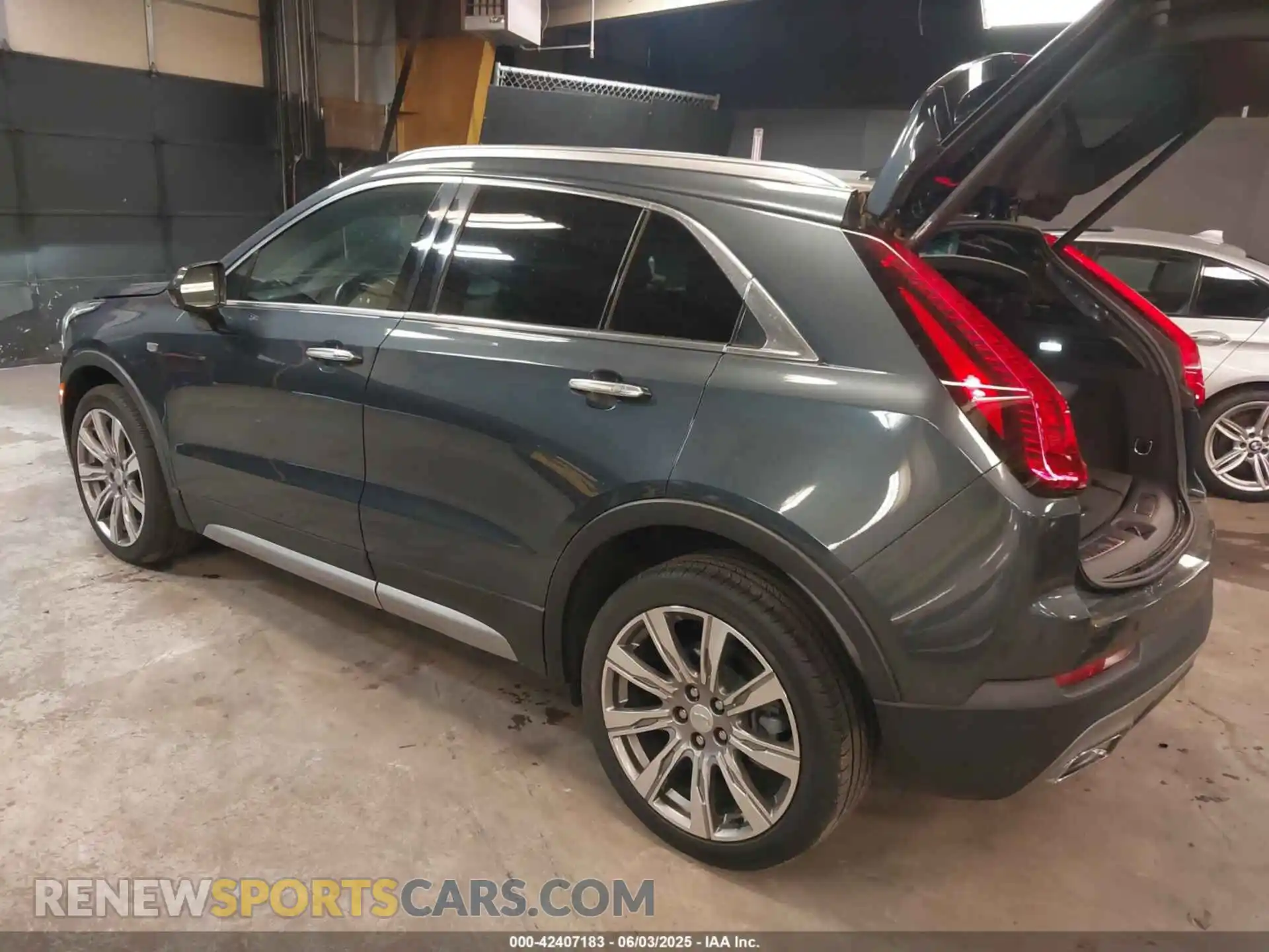 3 Фотография поврежденного автомобиля 1GYFZDR49KF137610 CADILLAC XT4 2019