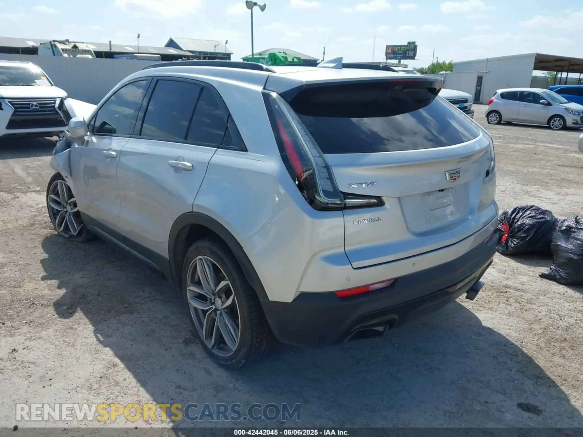 3 Фотография поврежденного автомобиля 1GYFZER44KF164901 CADILLAC XT4 2019