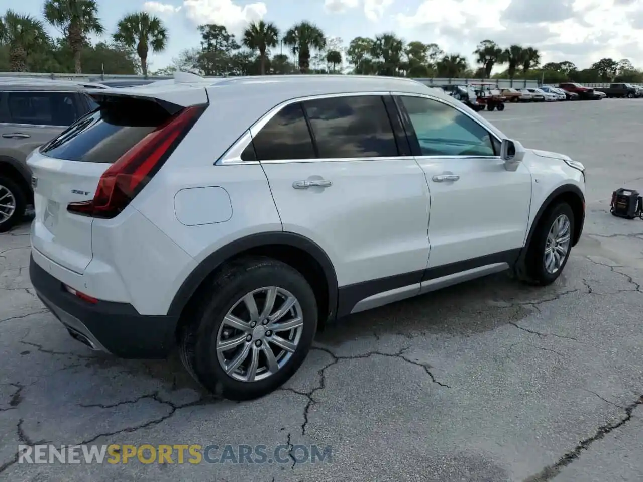 3 Photograph of a damaged car 1GYFZCR49LF118146 CADILLAC XT4 2020