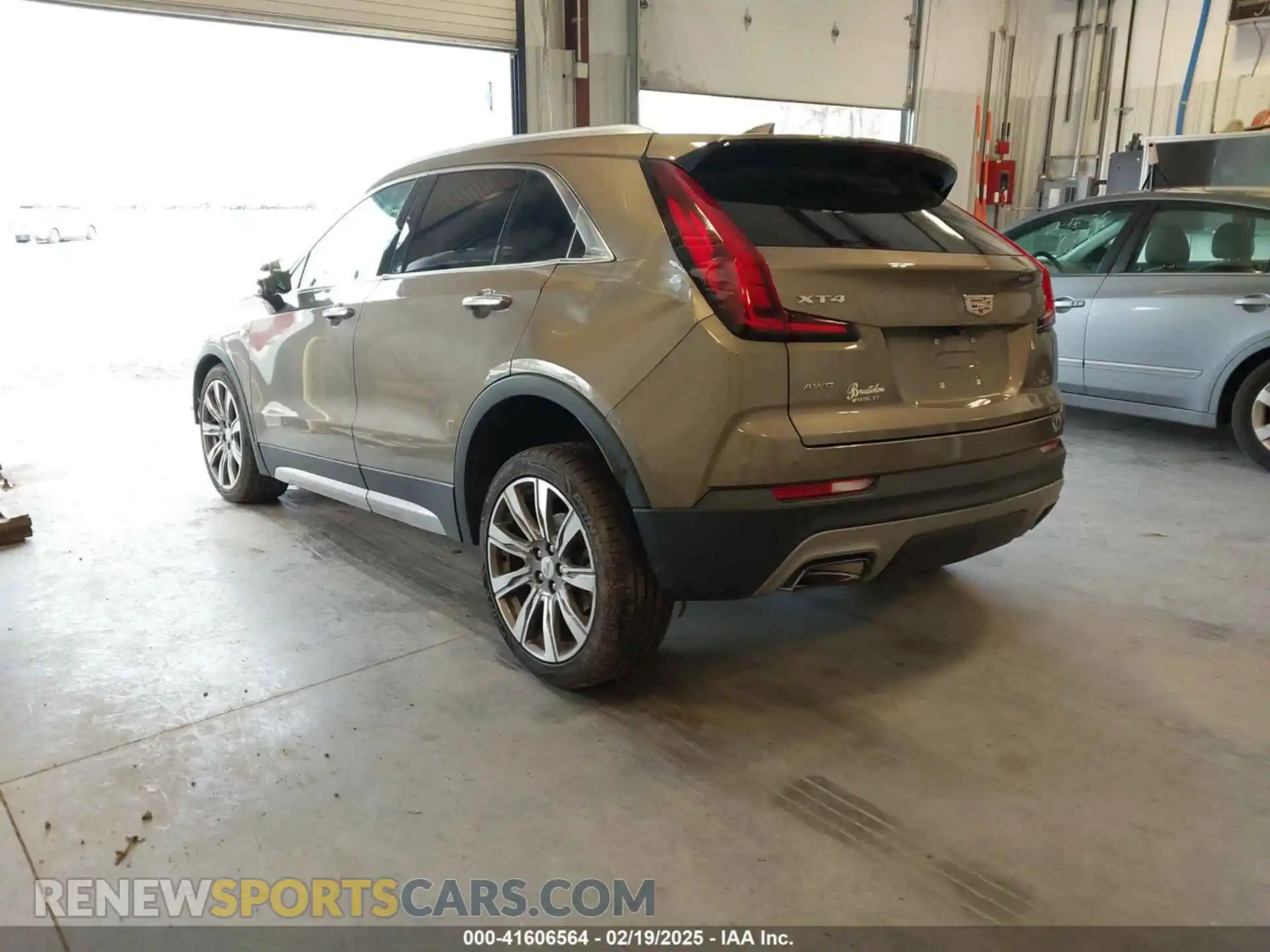 3 Фотография поврежденного автомобиля 1GYFZDR49LF015590 CADILLAC XT4 2020