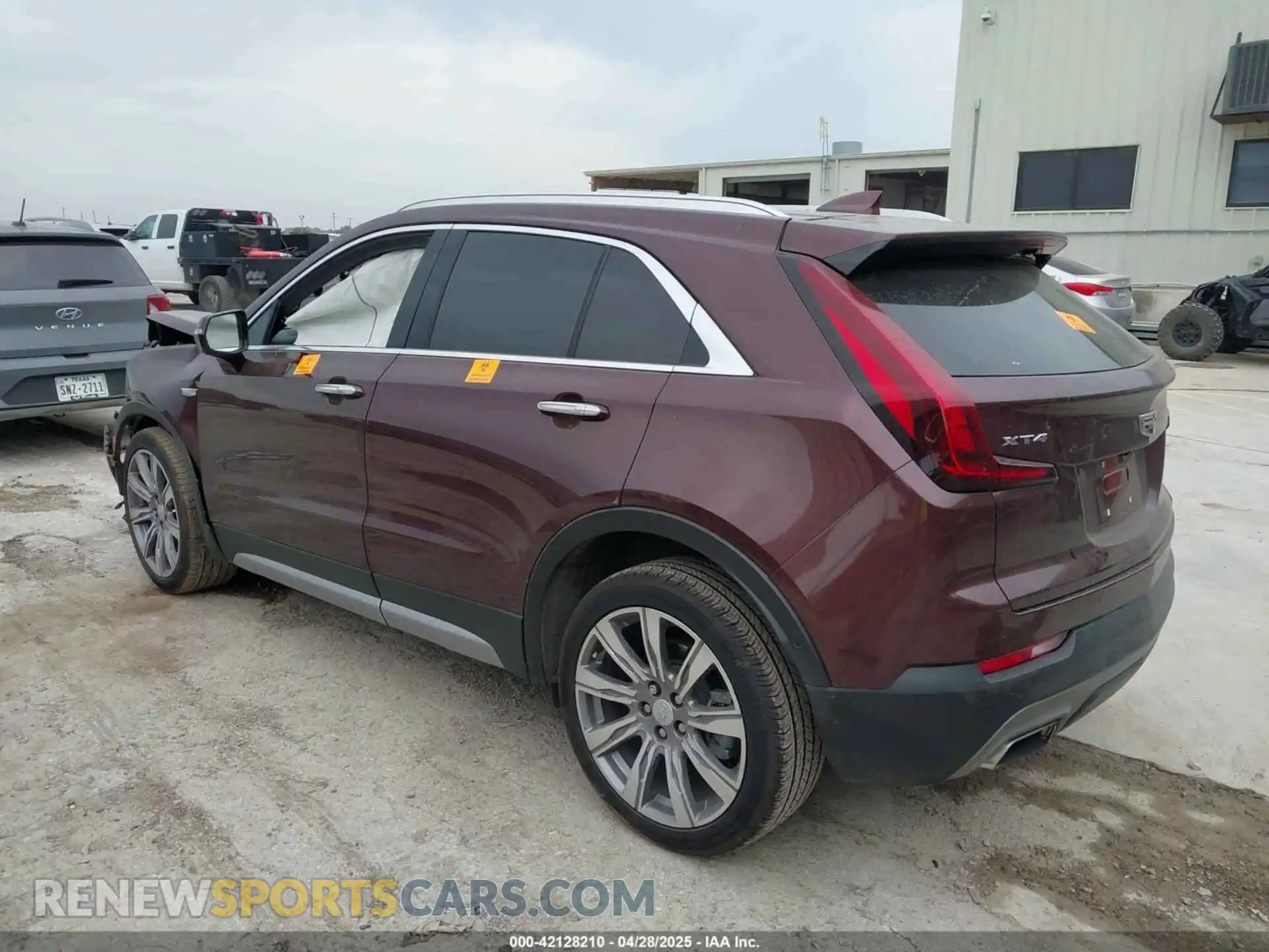 3 Фотография поврежденного автомобиля 1GYFZCR4XNF116845 CADILLAC XT4 2022