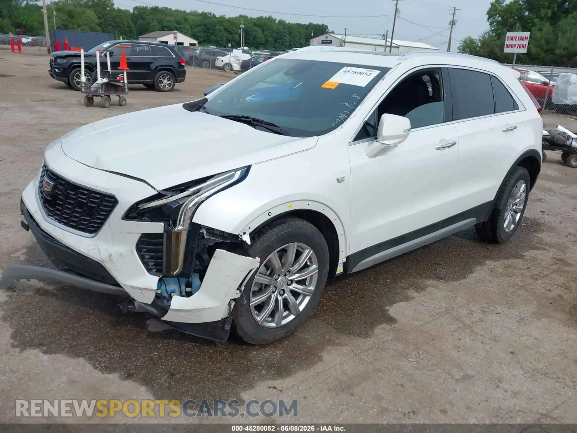 2 Photograph of a damaged car 1GYFZDR44NF134005 CADILLAC XT4 2022