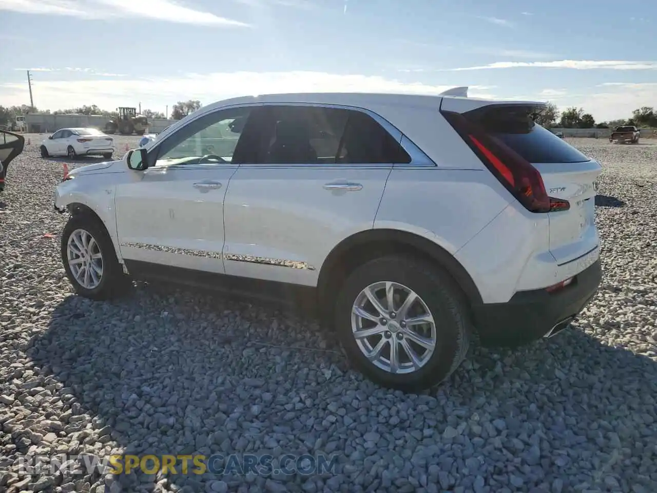 2 fotografías del automóvil dañado 1GYAZAR4XPF107242 CADILLAC XT4 2023