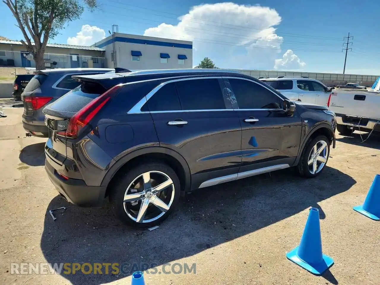 3 Фотография поврежденного автомобиля 1GYFZDR49PF206724 CADILLAC XT4 2023