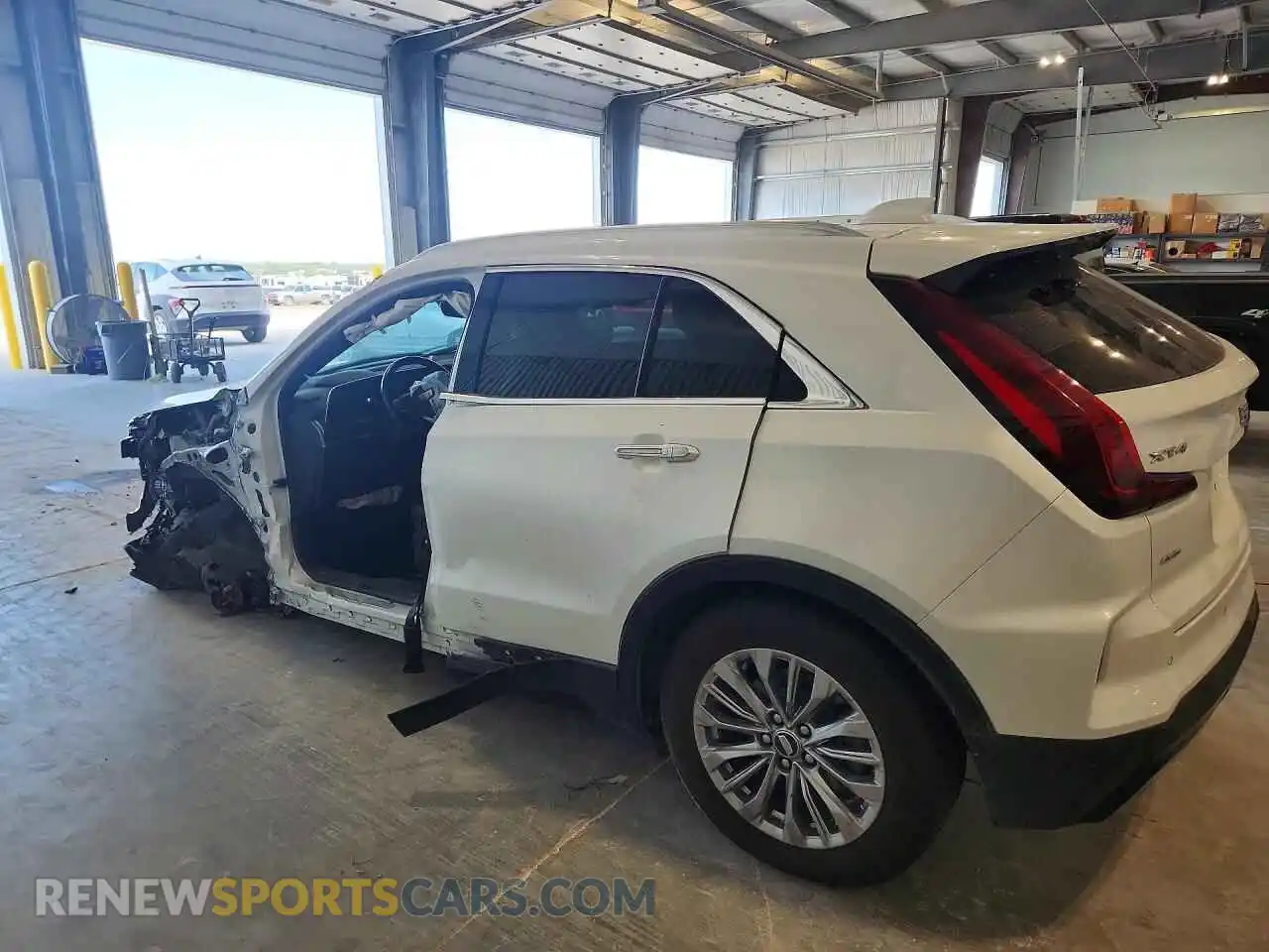 2 fotografías del automóvil dañado 1GYFZDR40RF218294 CADILLAC XT4 2024