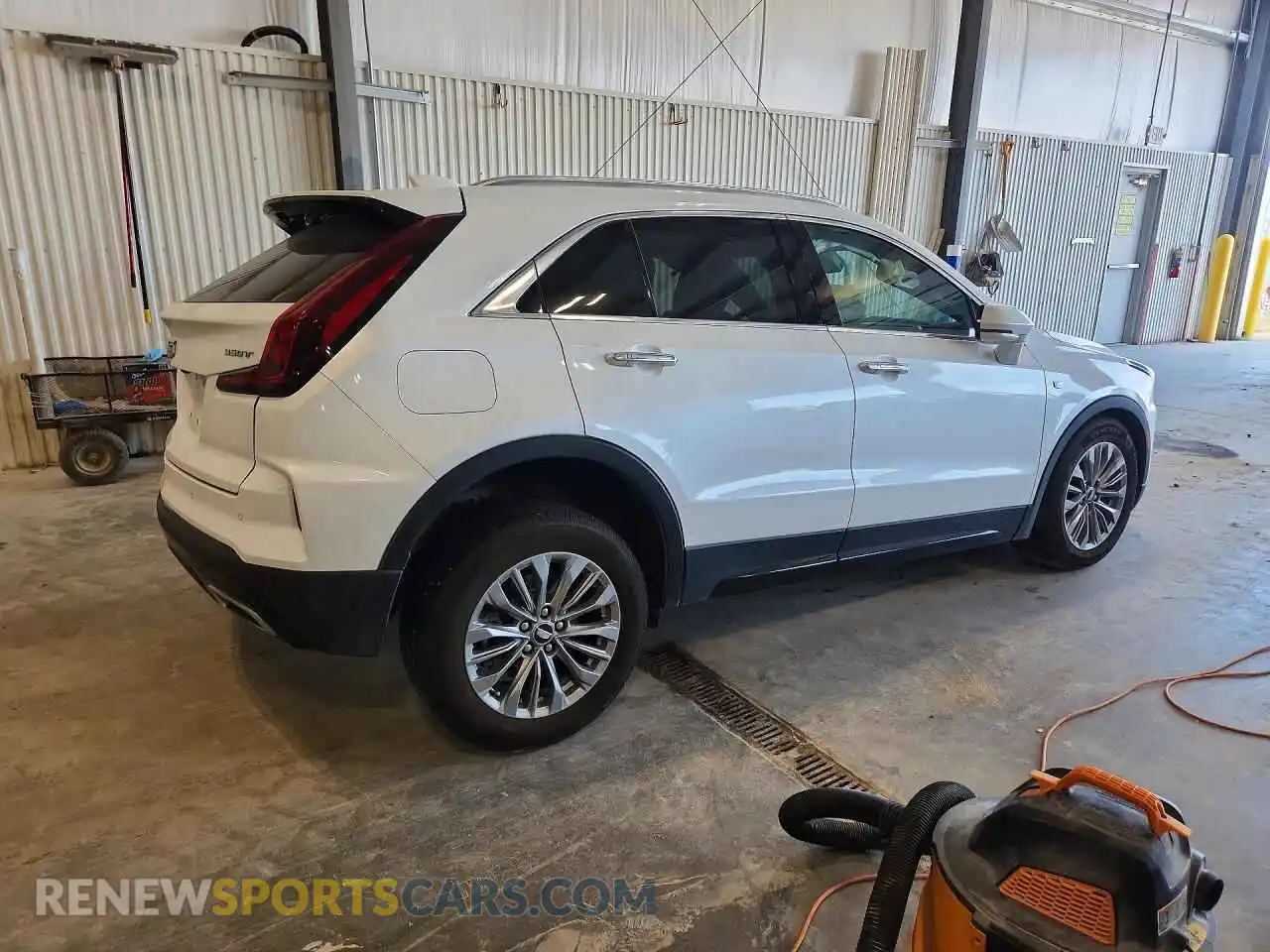 3 fotografías del automóvil dañado 1GYFZDR40RF218294 CADILLAC XT4 2024