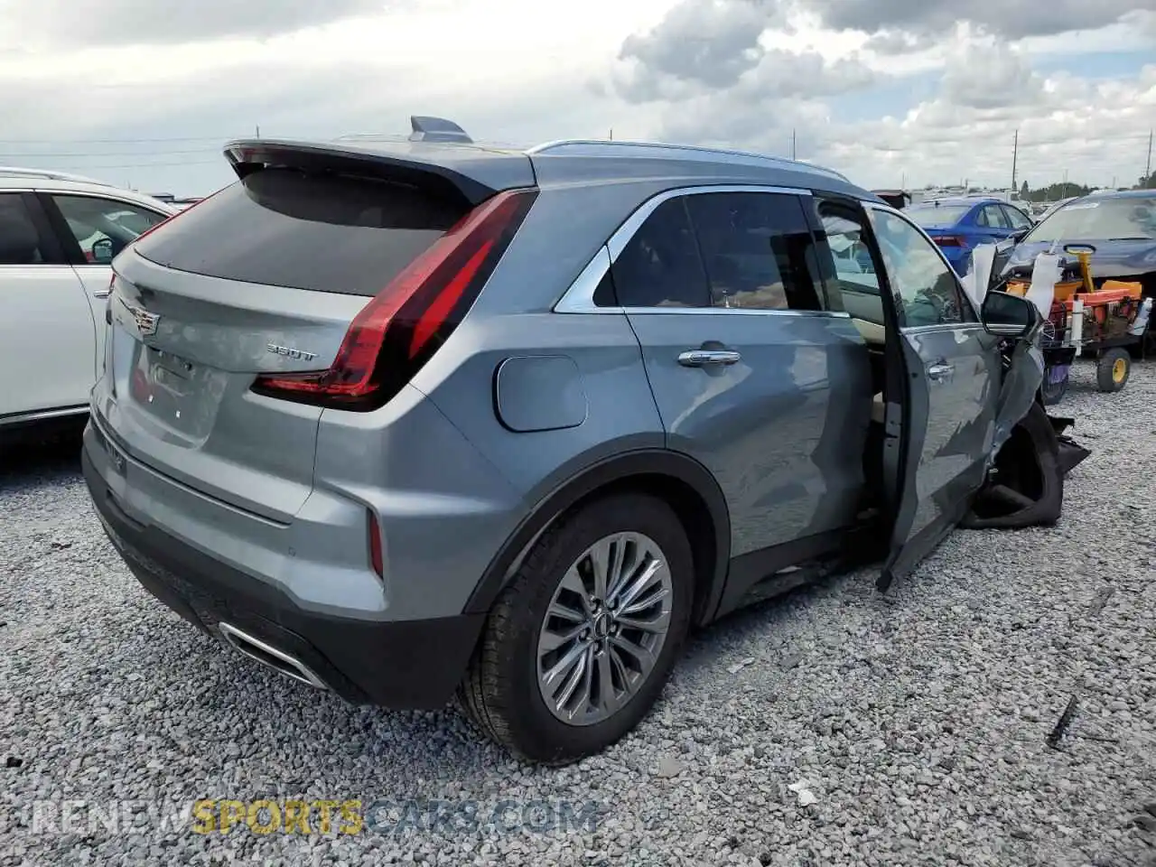 3 Фотография поврежденного автомобиля 1GYFZCR41SF120715 CADILLAC XT4 2025