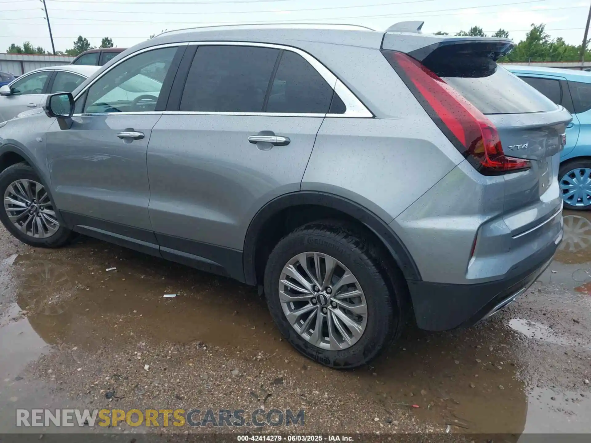 3 Фотография поврежденного автомобиля 1GYFZCR44SF122443 CADILLAC XT4 2025