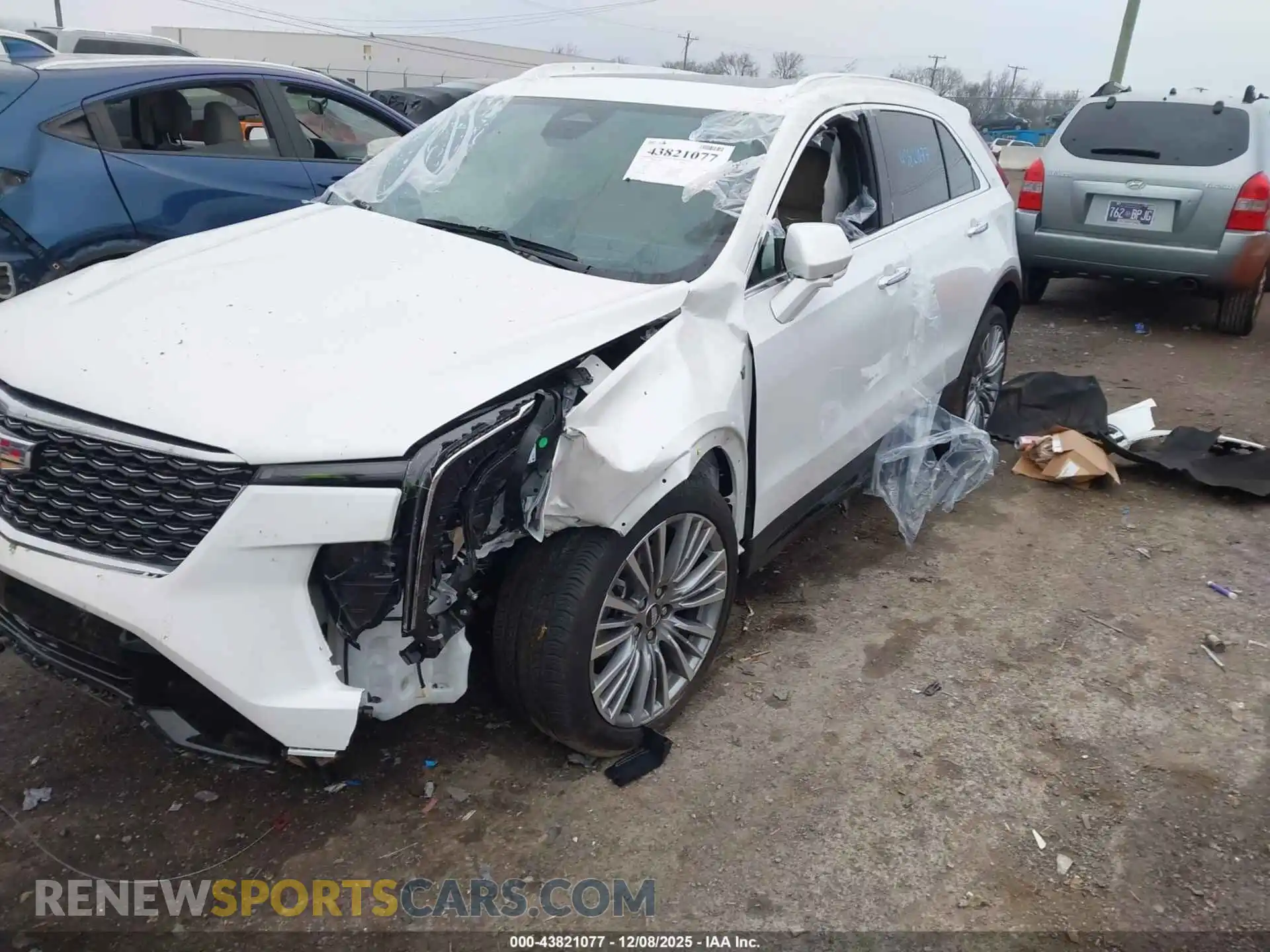 2 Фотография поврежденного автомобиля 1GYFZDR48SF133290 CADILLAC XT4 2025