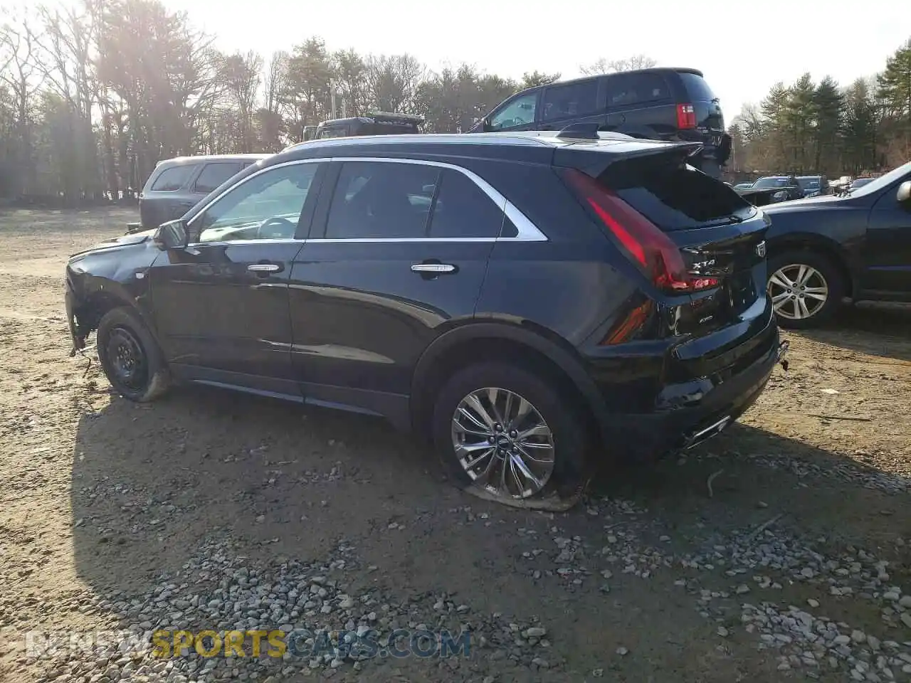 2 fotografías del automóvil dañado 1GYFZDR49SF152494 CADILLAC XT4 2025