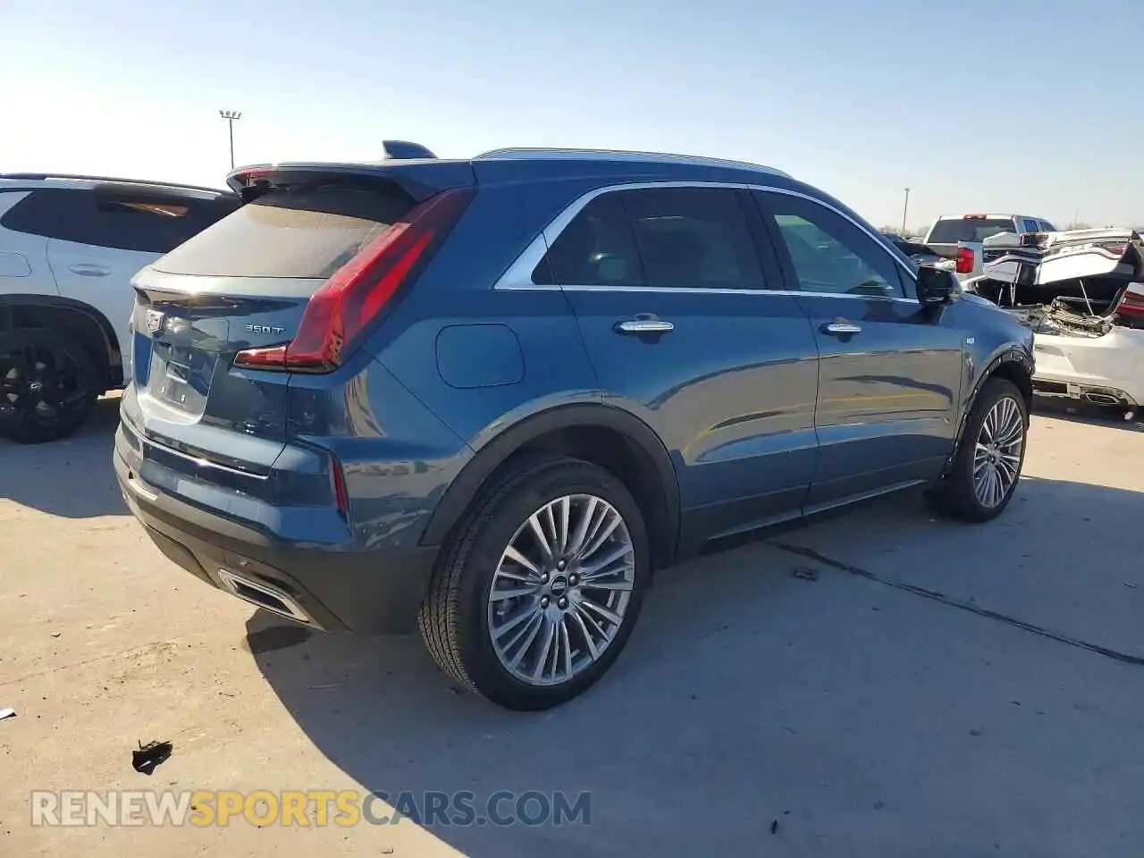 3 Фотография поврежденного автомобиля 1GYFZDR4XSF154223 CADILLAC XT4 2025