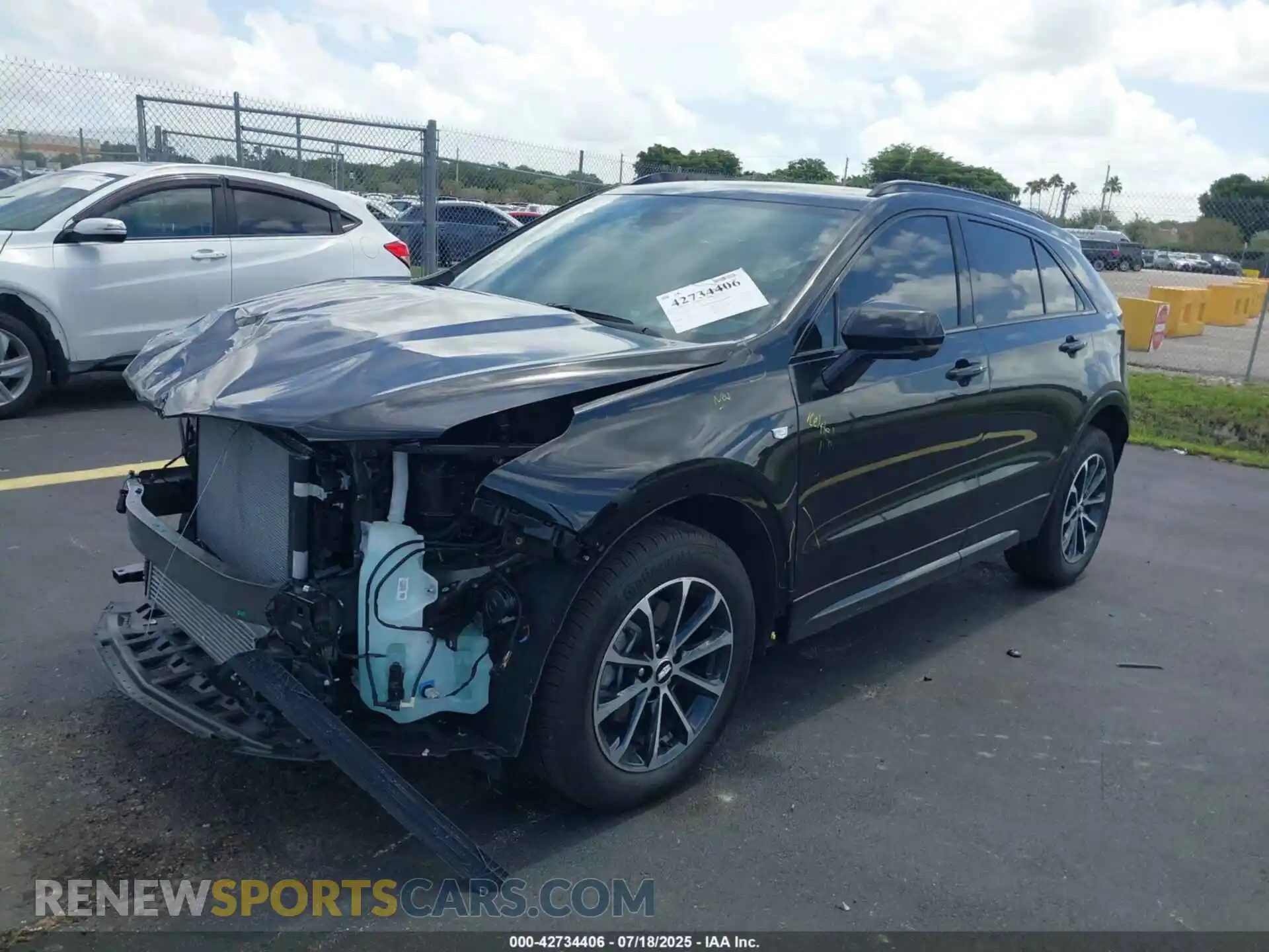 2 Фотография поврежденного автомобиля 1GYFZER41SF133802 CADILLAC XT4 2025