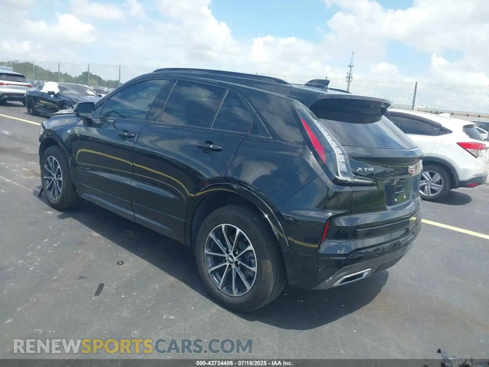 3 Фотография поврежденного автомобиля 1GYFZER41SF133802 CADILLAC XT4 2025