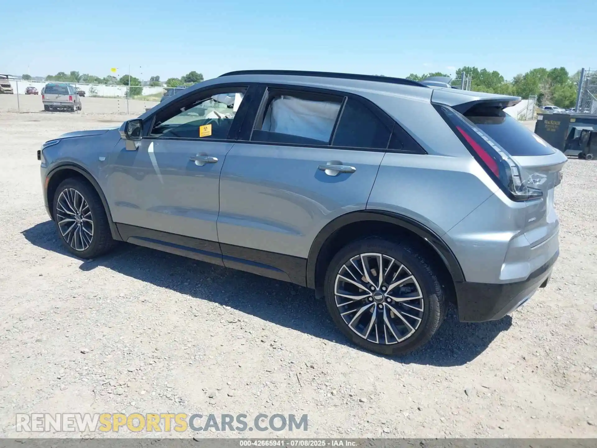 3 Фотография поврежденного автомобиля 1GYFZFR45SF114594 CADILLAC XT4 2025