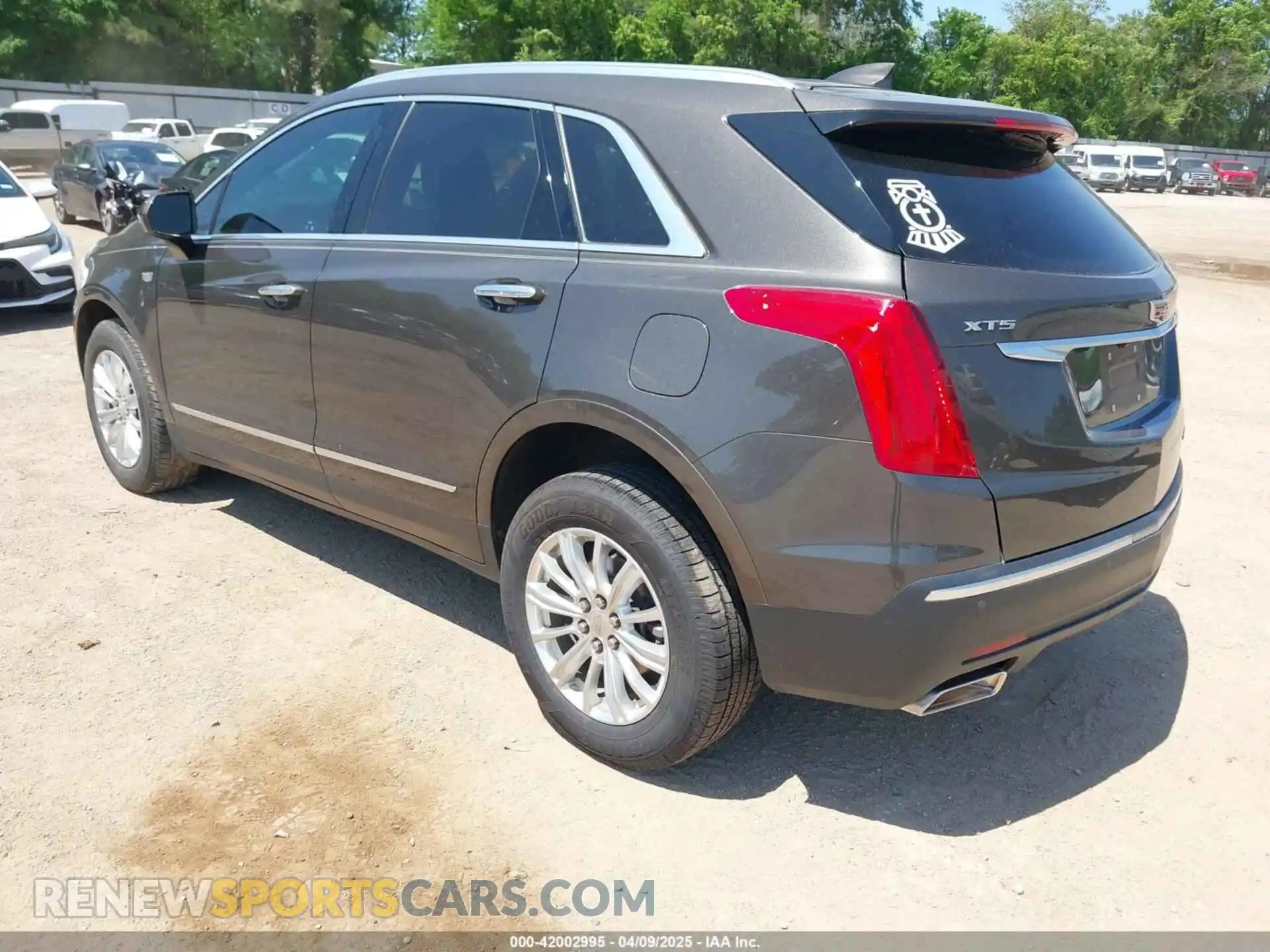 3 Photograph of a damaged car 1GYKNARS1KZ235083 CADILLAC XT5 2019