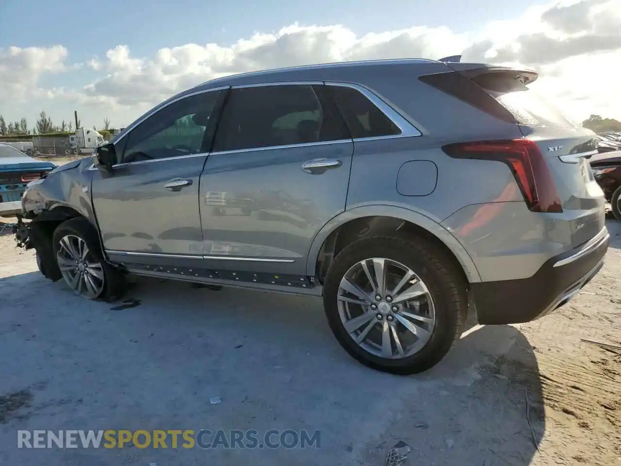 2 Фотография поврежденного автомобиля 1GYKNDR45SZ137113 CADILLAC XT5 2025