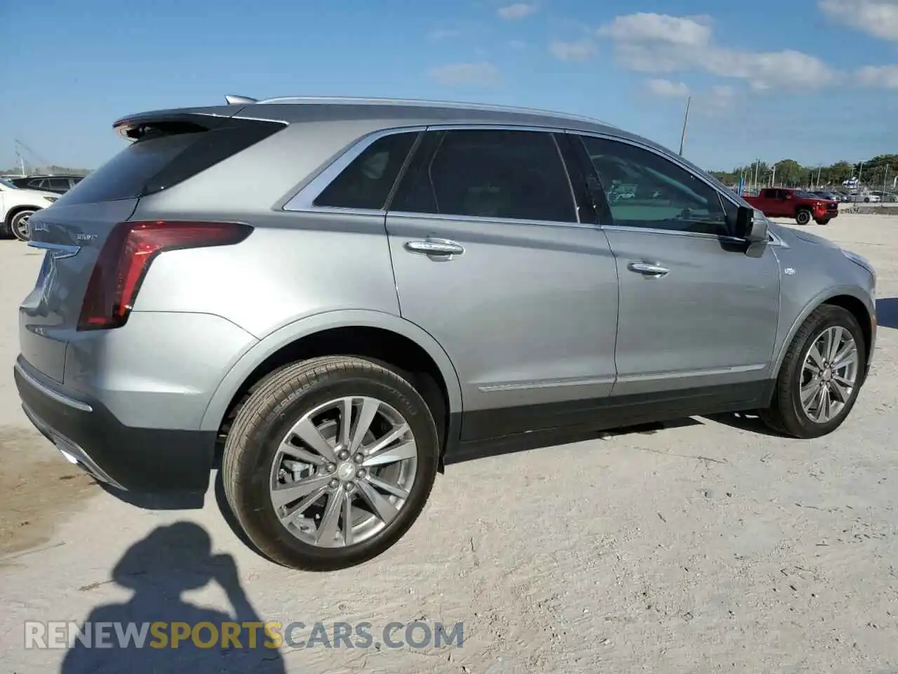 3 Фотография поврежденного автомобиля 1GYKNDR45SZ137113 CADILLAC XT5 2025