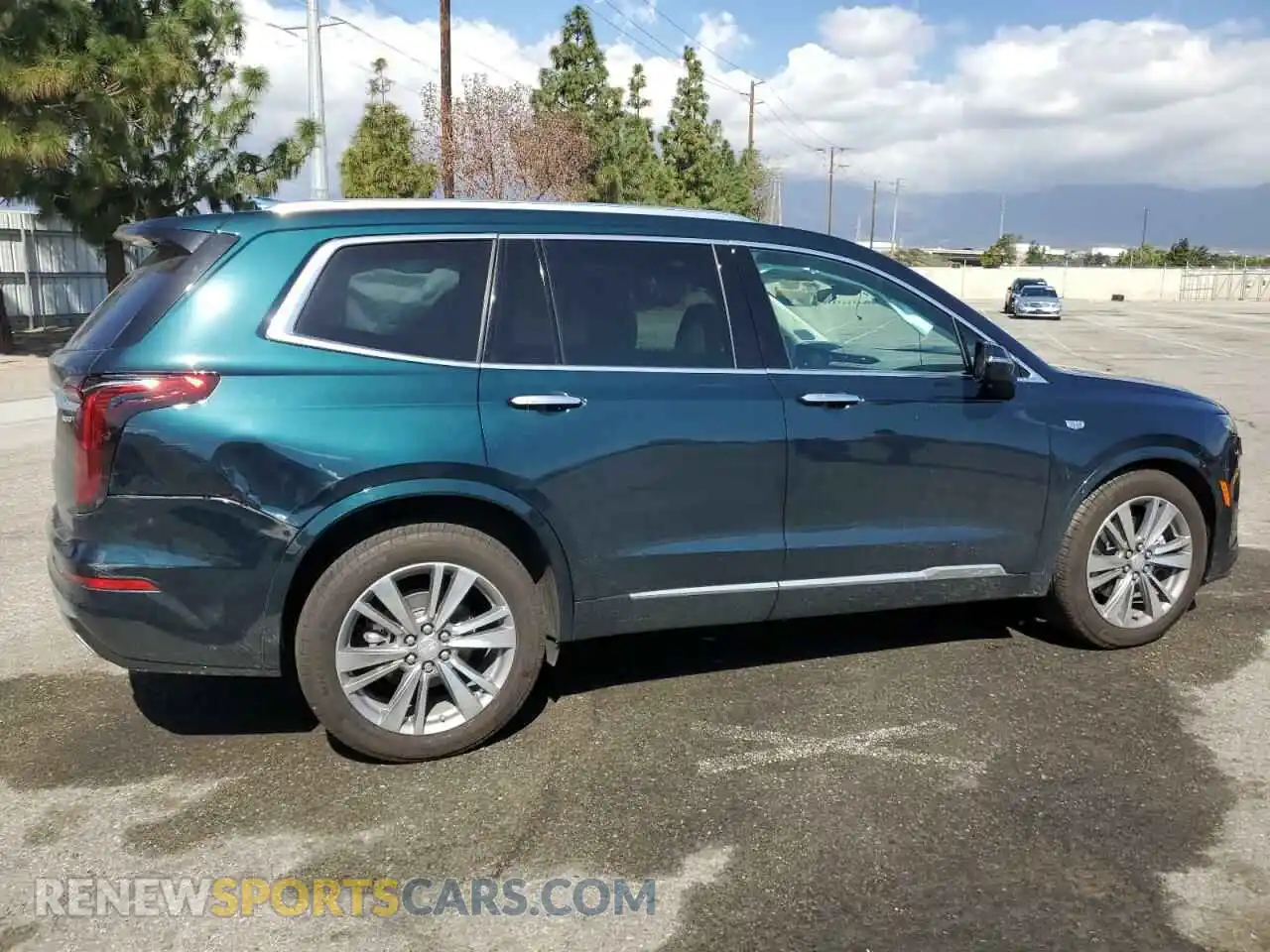 3 Photograph of a damaged car 1GYKPCRS7RZ737726 CADILLAC XT6 2024
