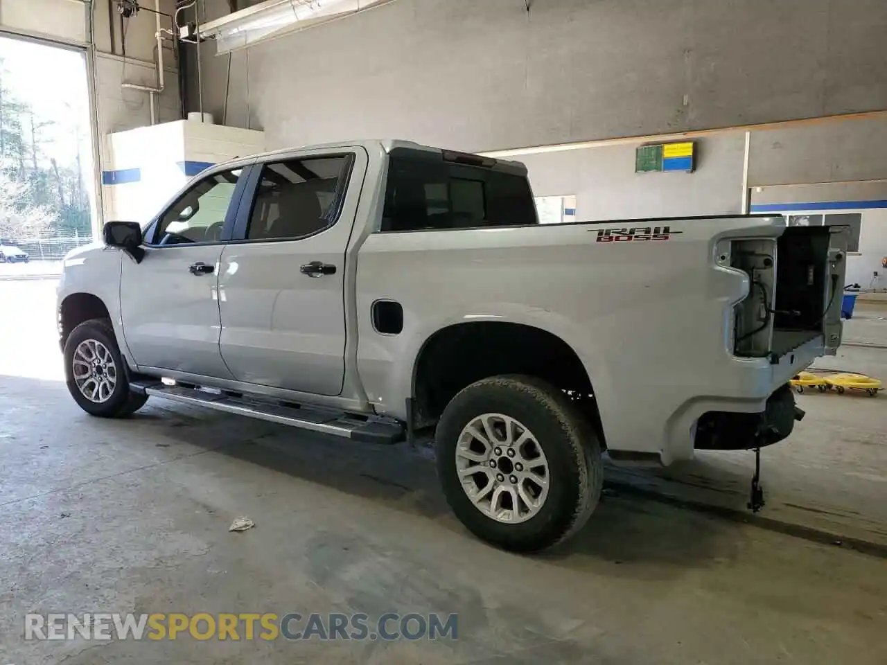 2 Фотография поврежденного автомобиля 1GCPYFED2KZ161356 CHEVROLET ALL Models 2019